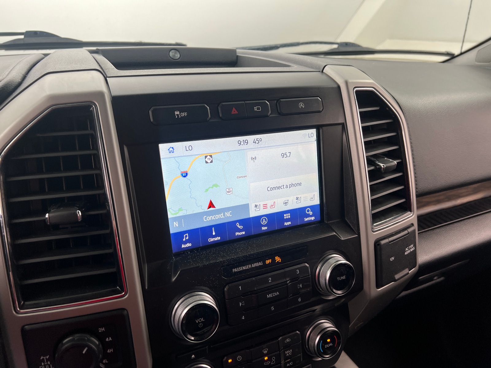 Thumbnail: 2018 Ford Econoline - 3