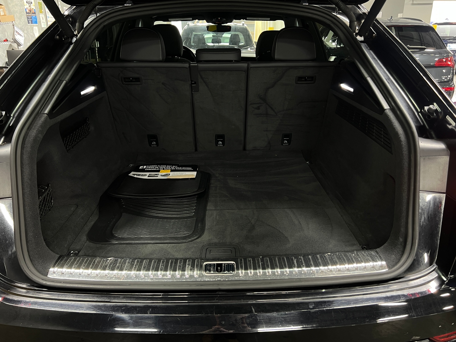 Thumbnail: 2019 Audi Q8 - 6