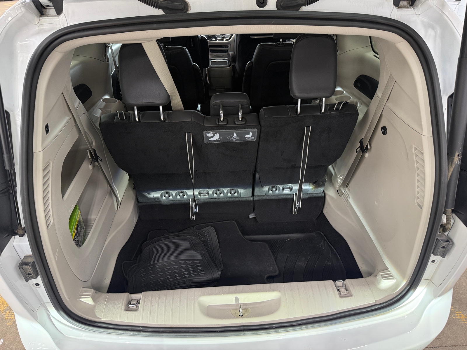 Thumbnail: 2020 Chrysler Pacifica - 6