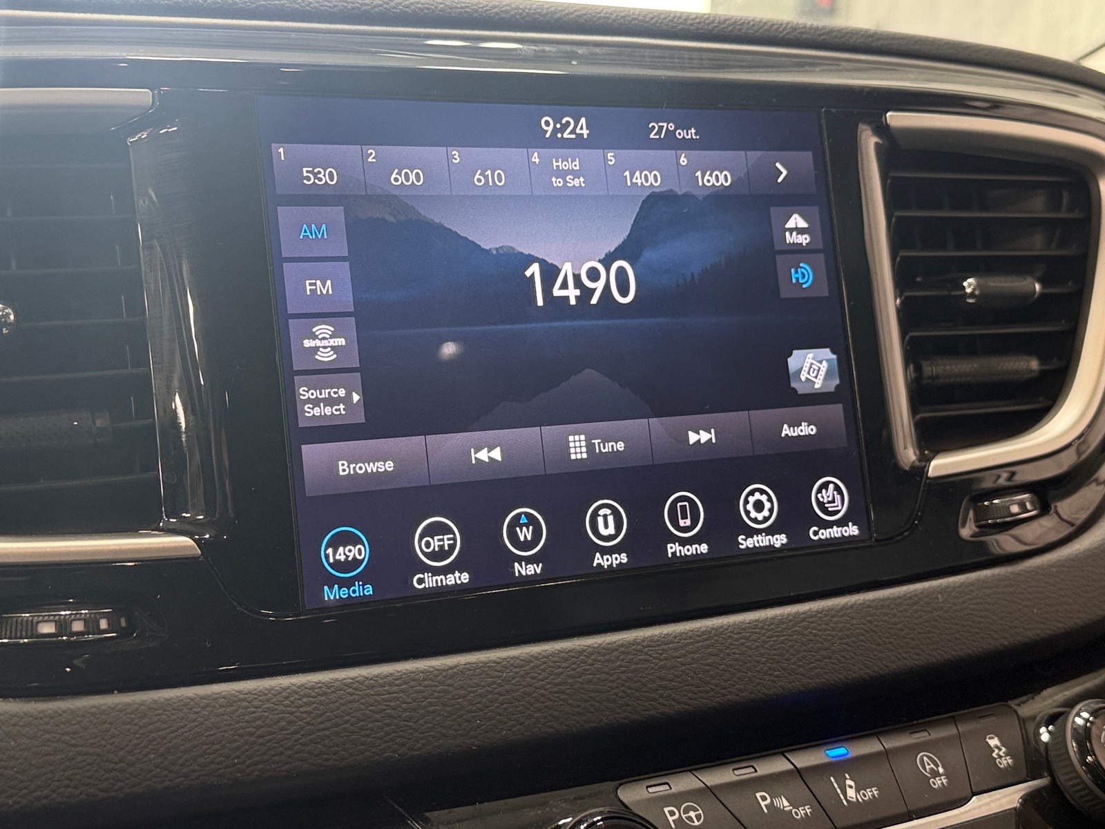 Thumbnail: 2020 Chrysler Pacifica - 3