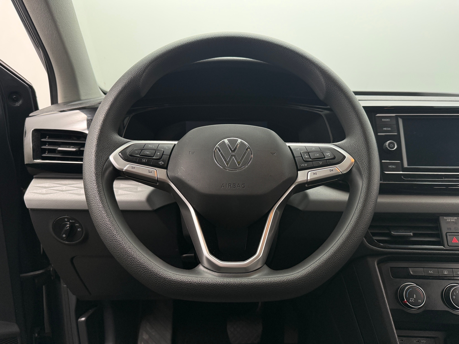 Thumbnail: 2022 Volkswagen Taos - 5