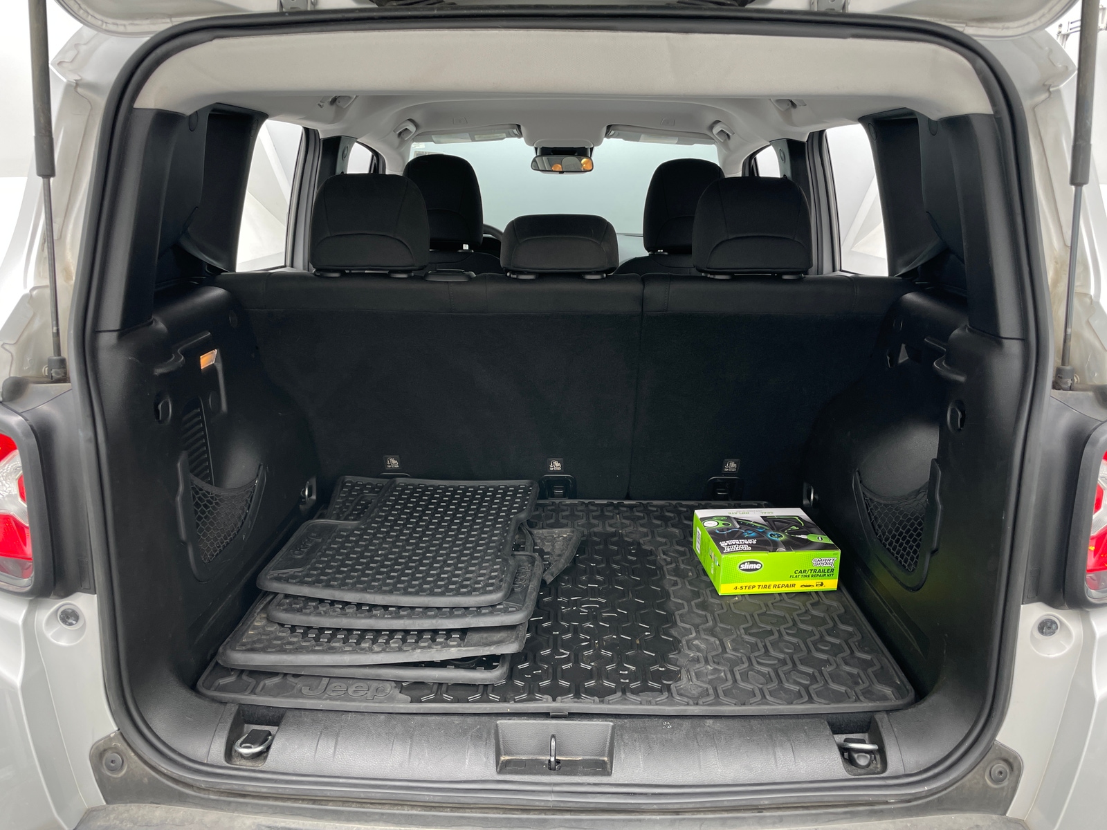 Thumbnail: 2018 Jeep Renegade - 7