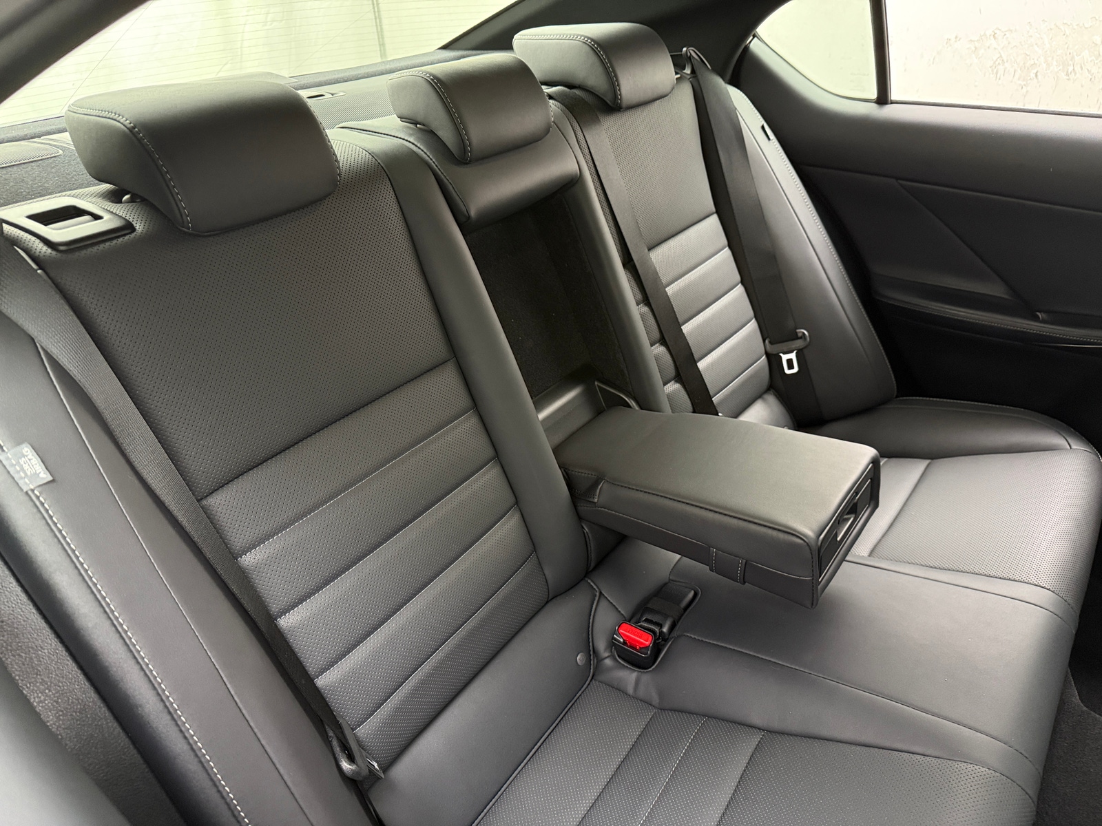 Thumbnail: 2022 Lexus IS - 5