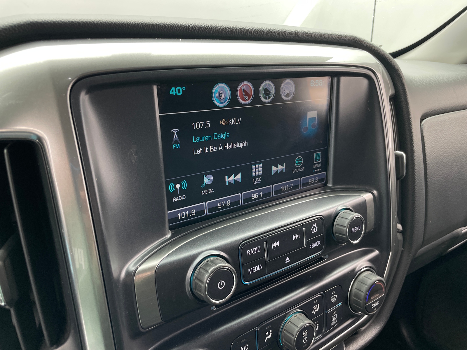 Thumbnail: 2017 Chevrolet Silverado 1500 - 4