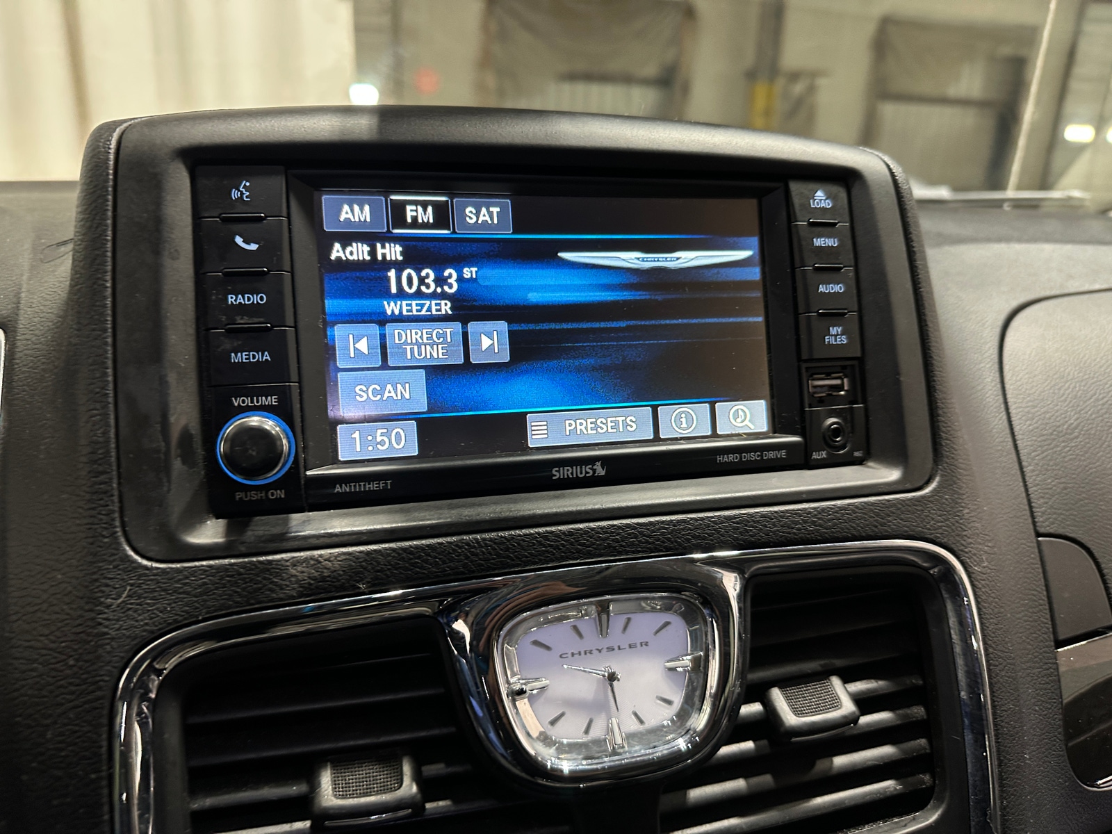 Thumbnail: 2016 Chrysler Town & Country - 3