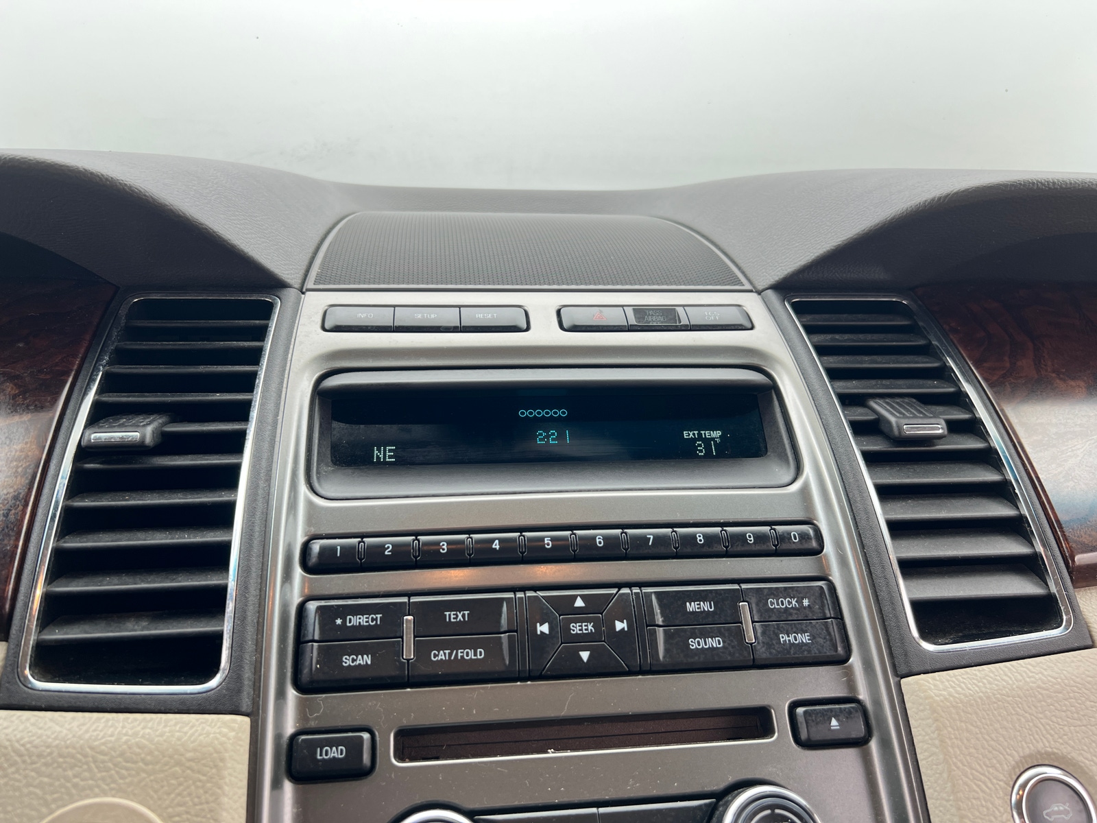 Thumbnail: 2011 Ford Taurus - 3