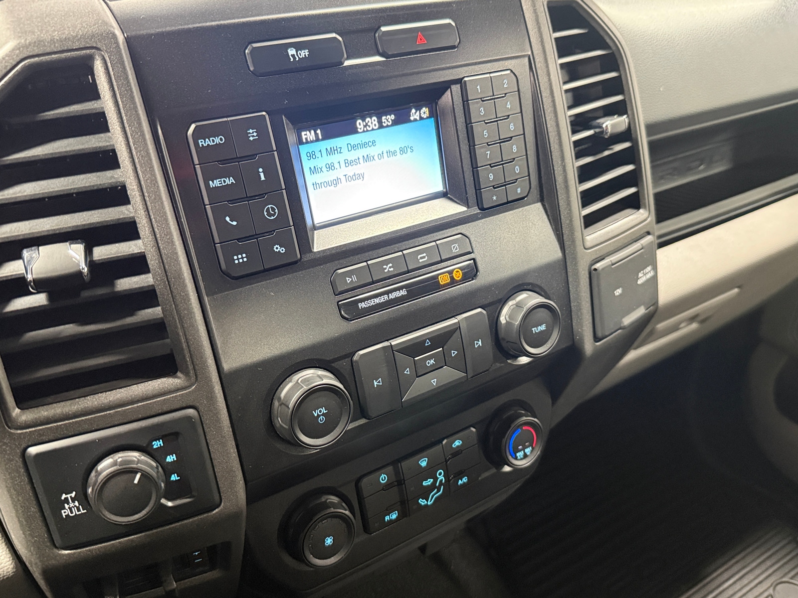 Thumbnail: 2022 Ford Econoline - 4