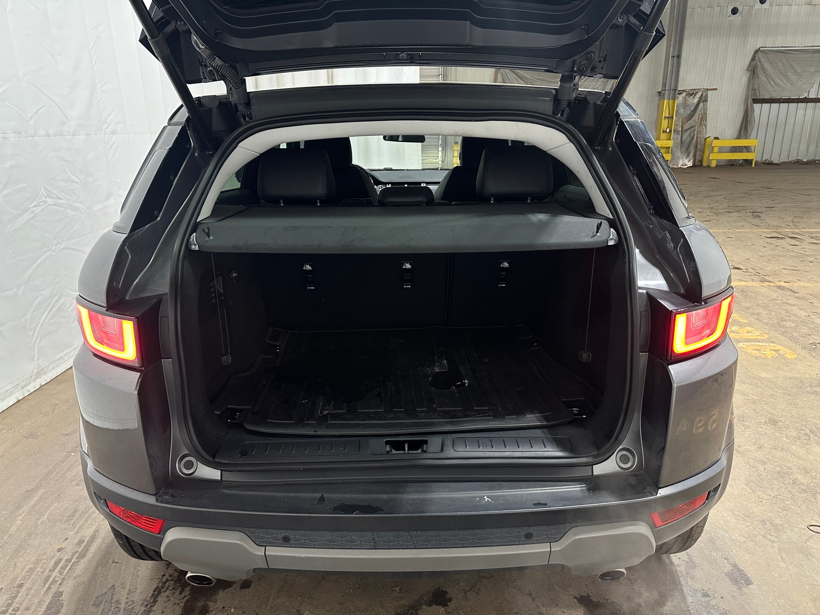 Thumbnail: 2018 Land Rover Range Rover Evoque - 6