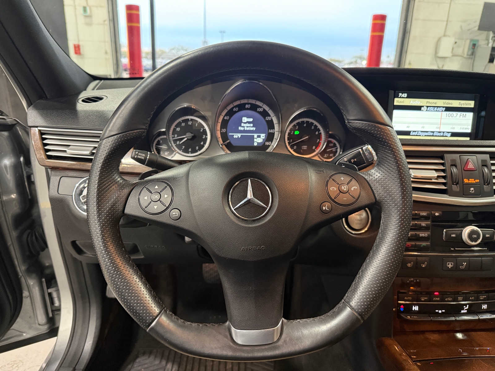 Thumbnail: 2010 Mercedes-Benz E-Class - 4