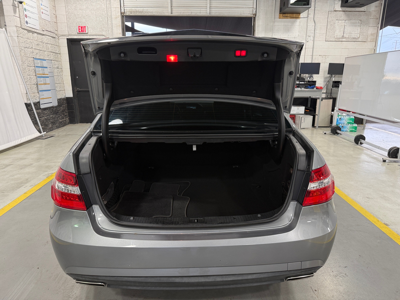 Thumbnail: 2010 Mercedes-Benz E-Class - 6