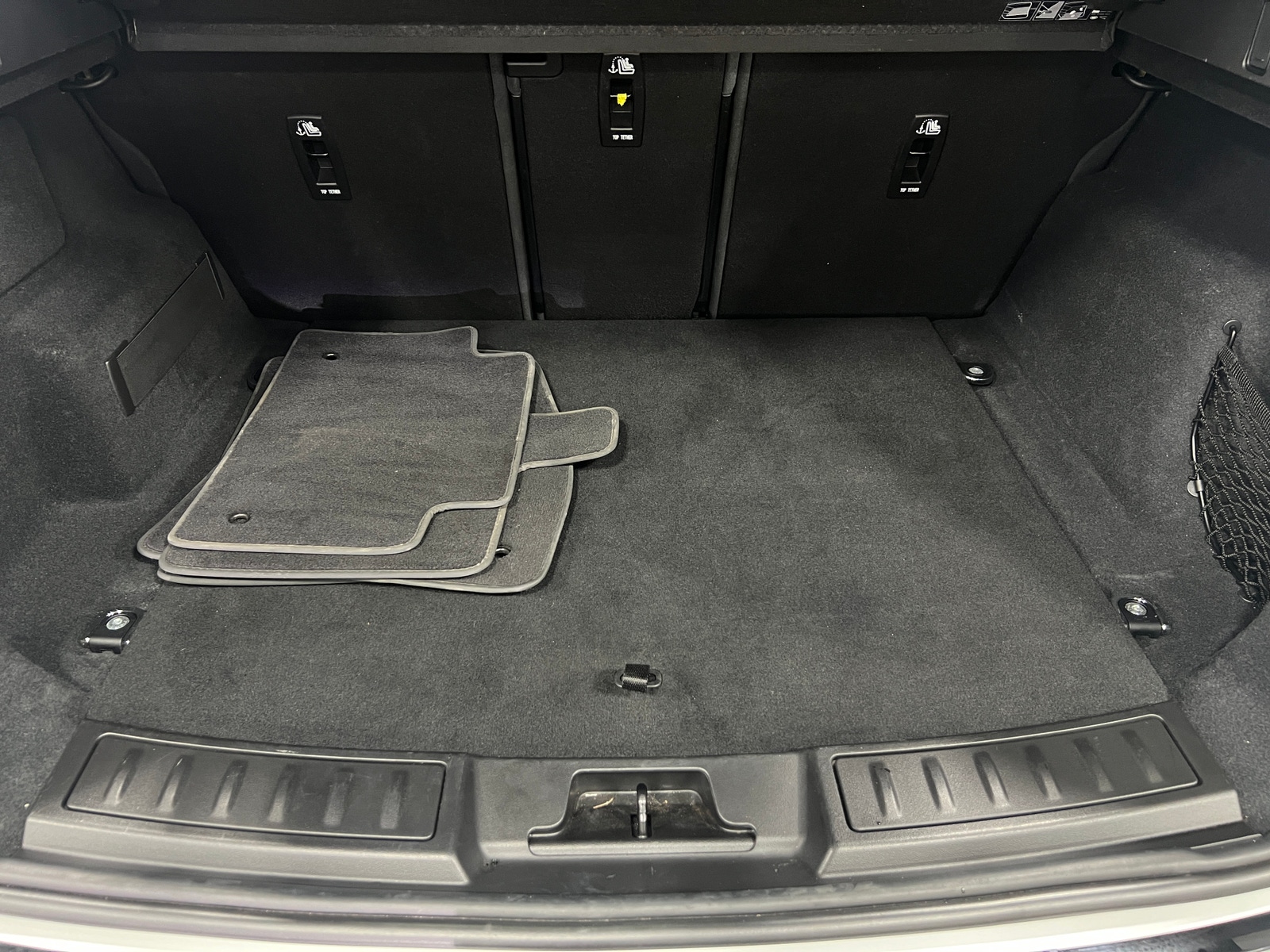 Thumbnail: 2020 Land Rover Range Rover Evoque - 6