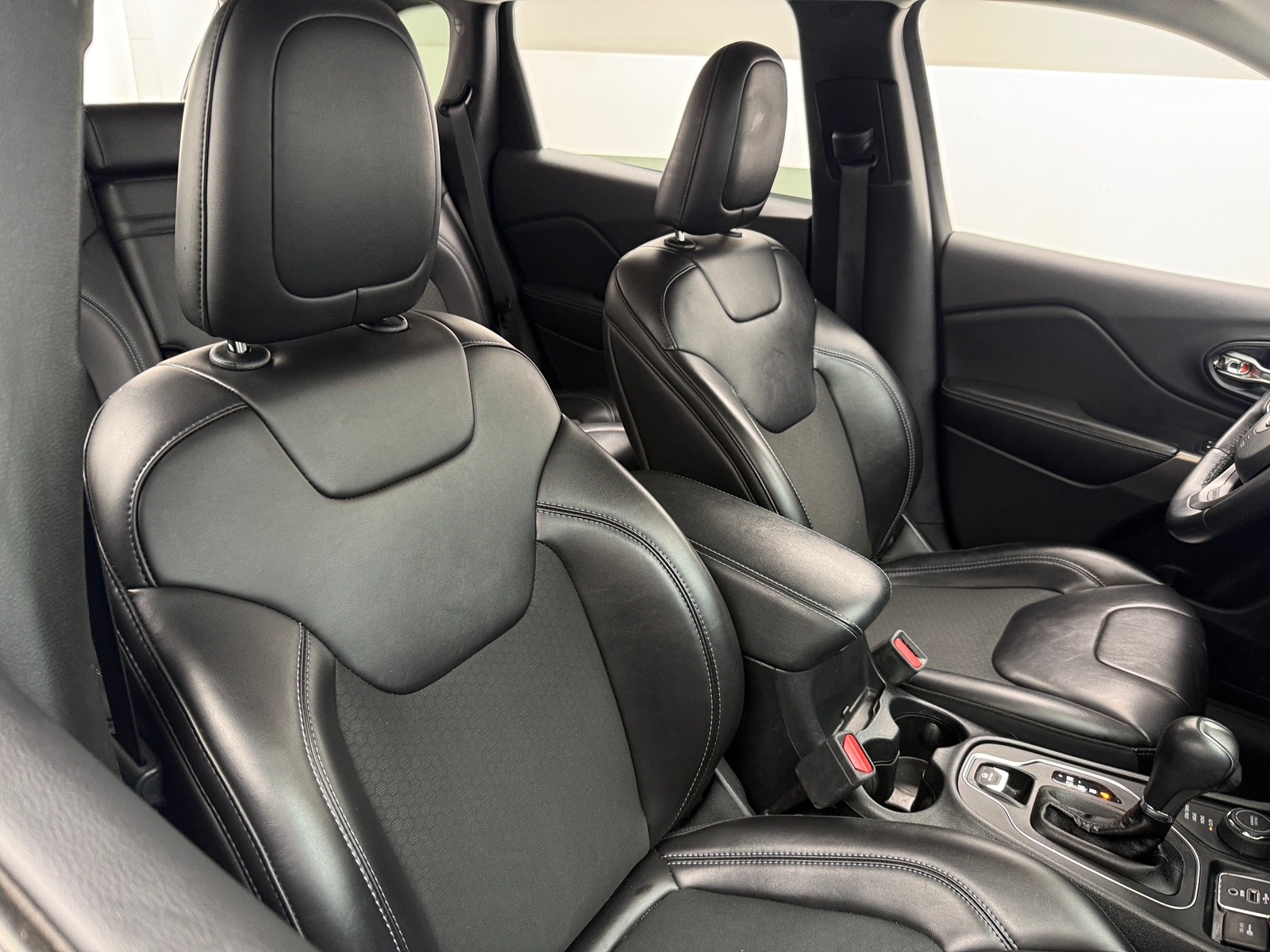 Thumbnail: 2019 Jeep Cherokee - 2