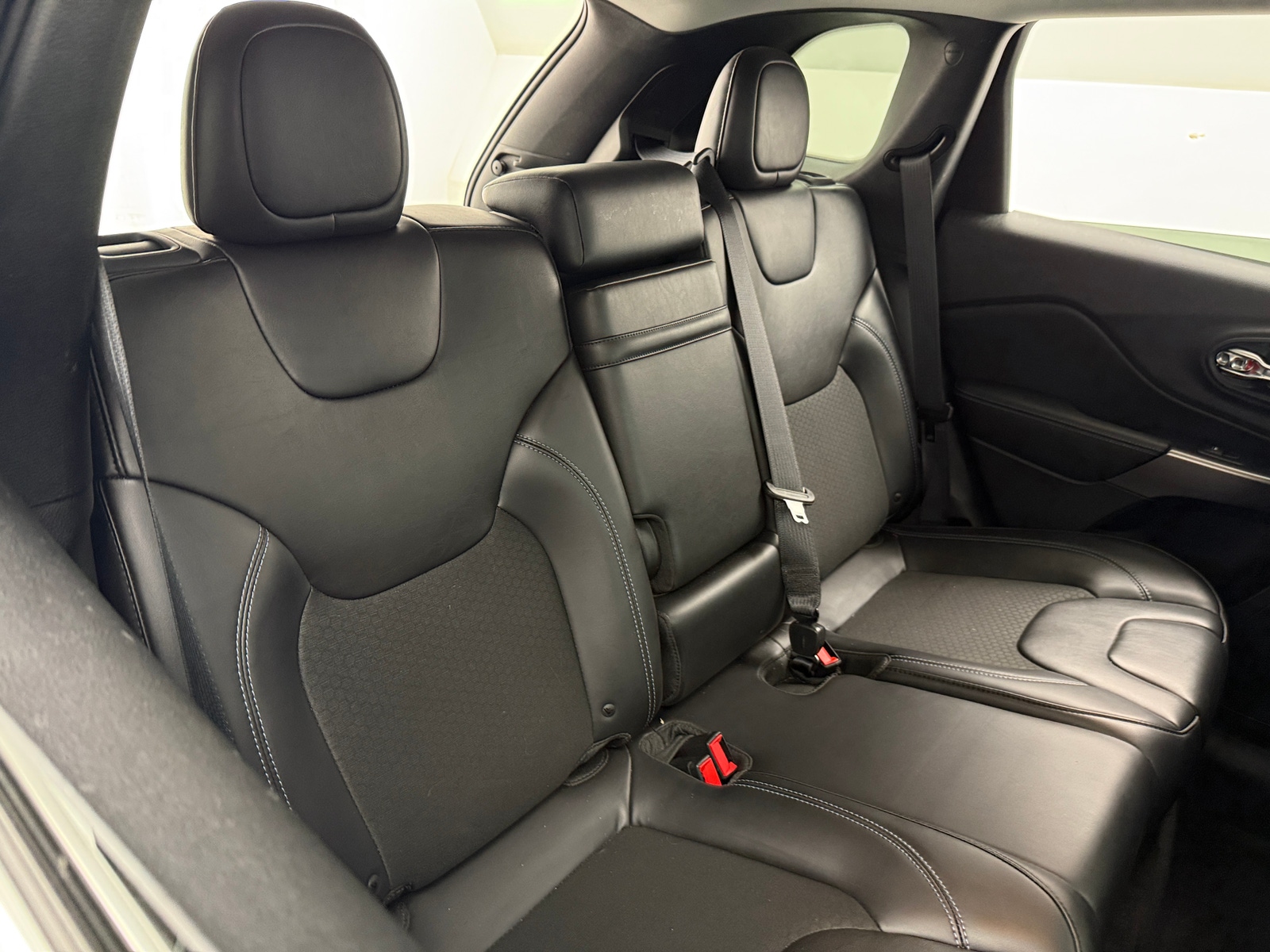 Thumbnail: 2019 Jeep Cherokee - 6