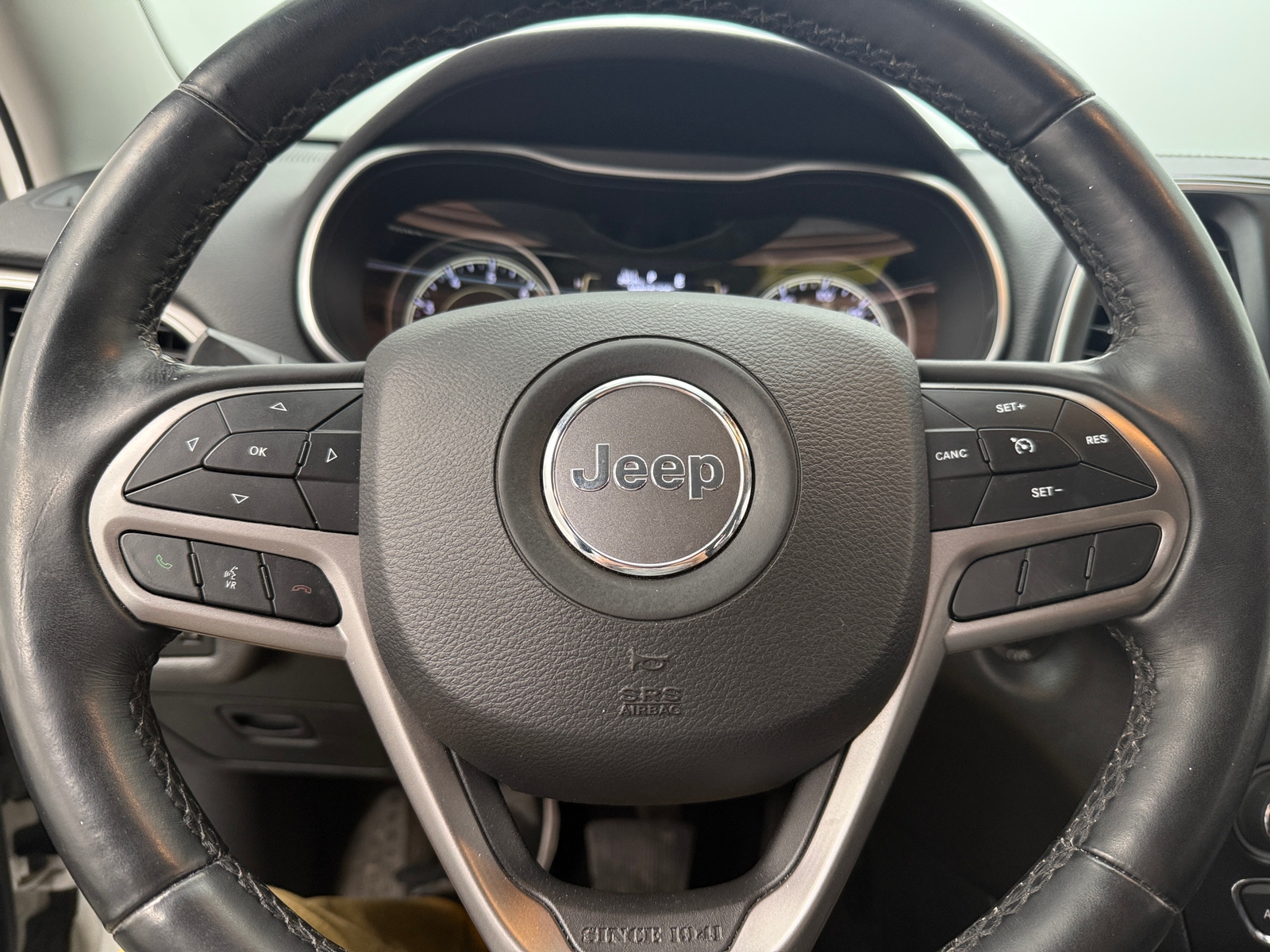 Thumbnail: 2019 Jeep Cherokee - 5