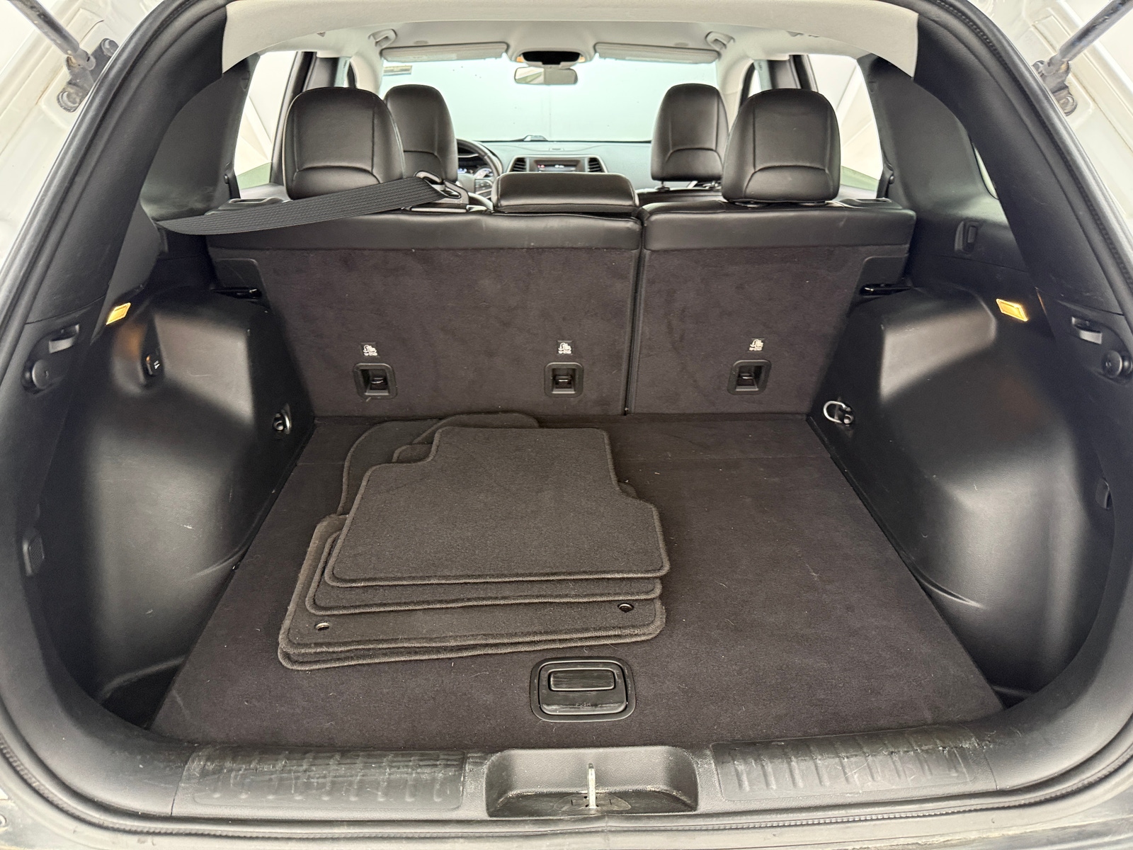 Thumbnail: 2019 Jeep Cherokee - 7