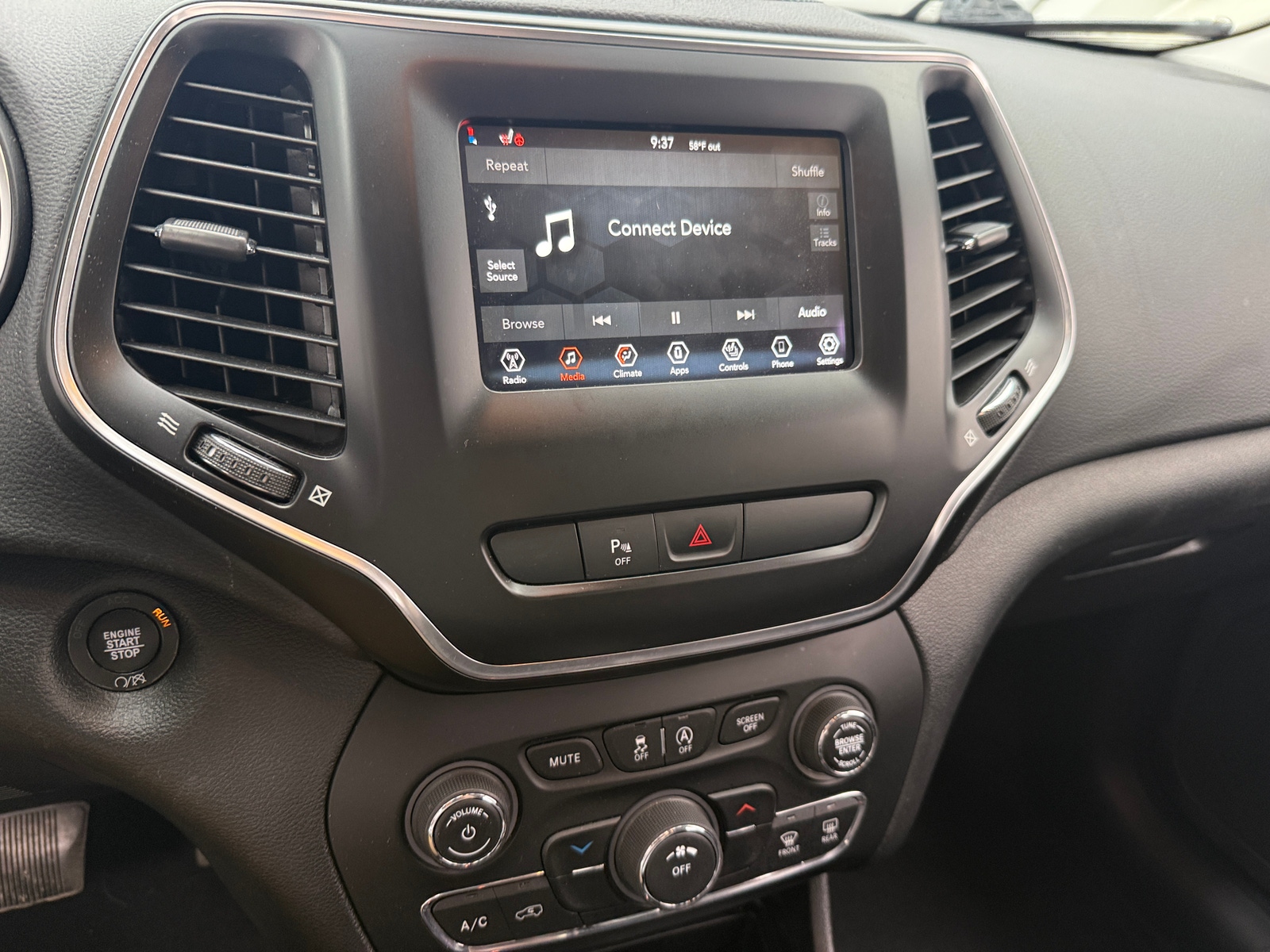 Thumbnail: 2019 Jeep Cherokee - 4