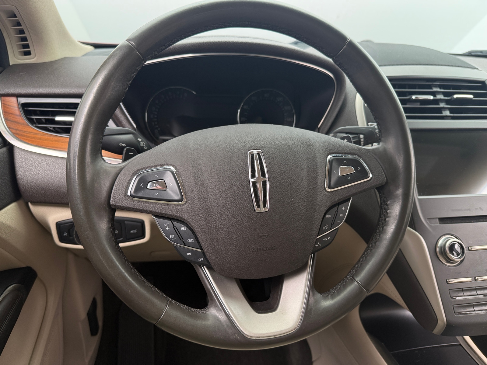 Thumbnail: 2017 Lincoln MKC - 4