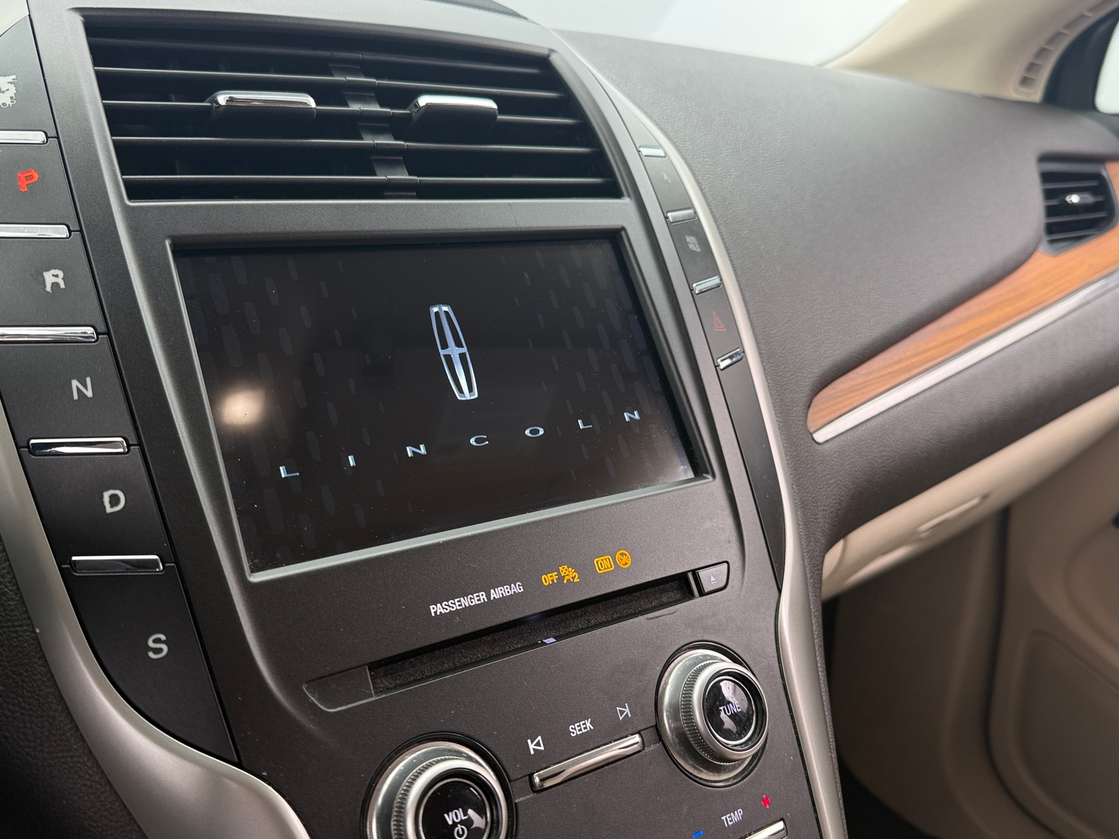 Thumbnail: 2017 Lincoln MKC - 3