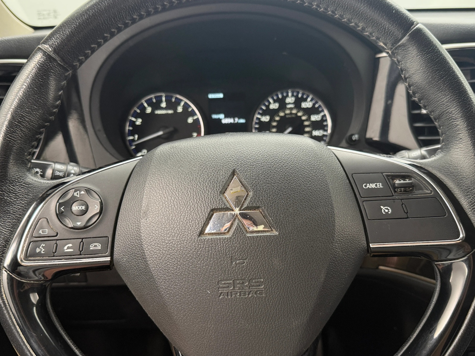 Thumbnail: 2018 Mitsubishi Outlander - 4