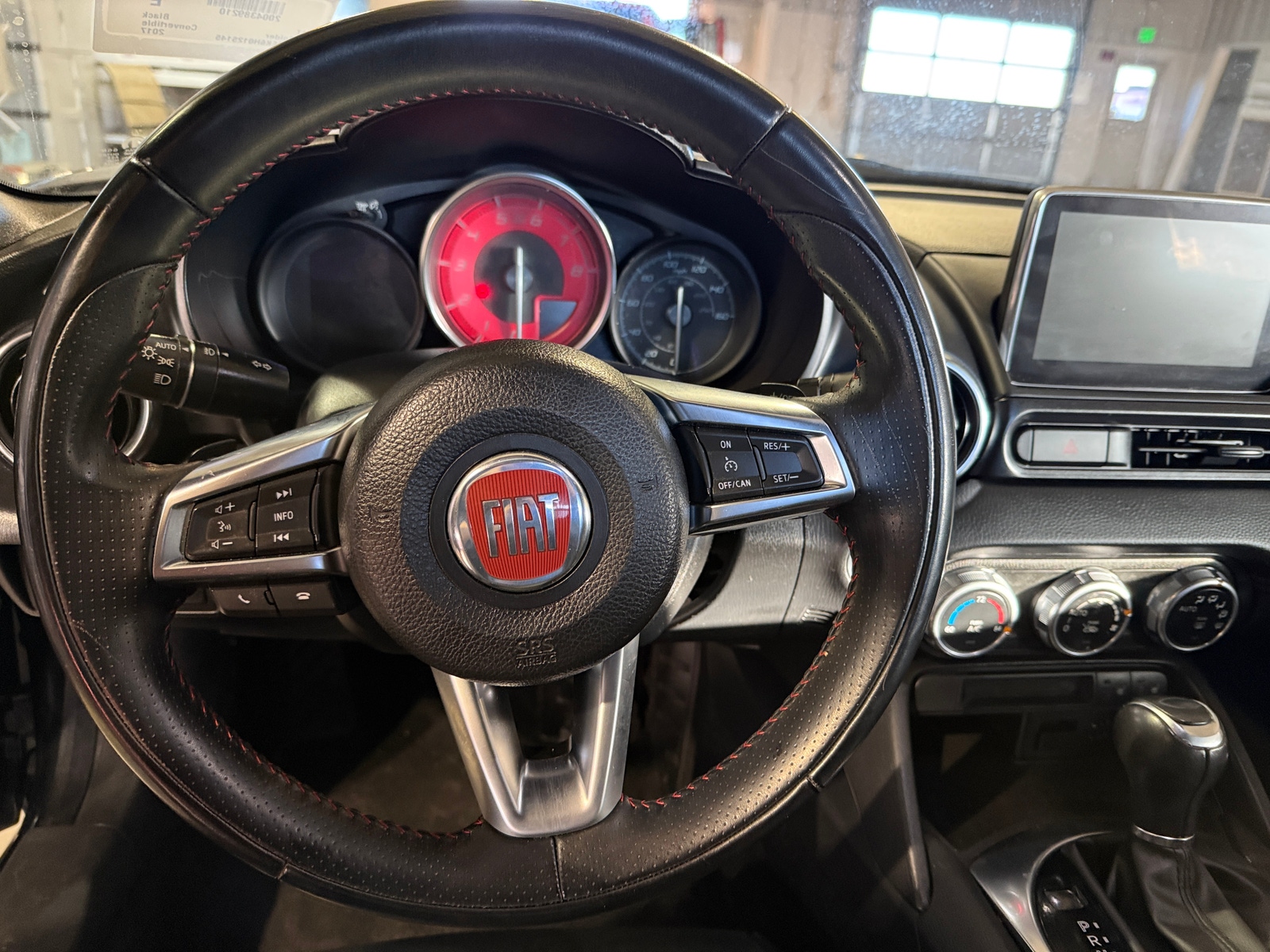 Thumbnail: 2017 Fiat 124 Spider - 4