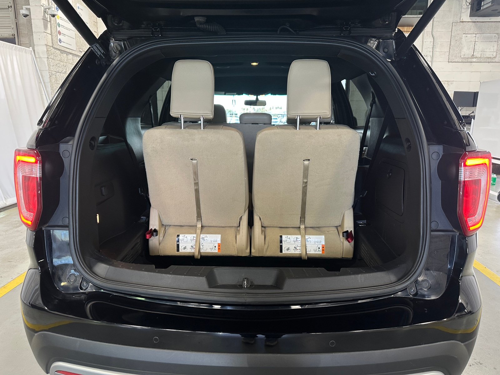 Thumbnail: 2016 Ford Explorer - 6