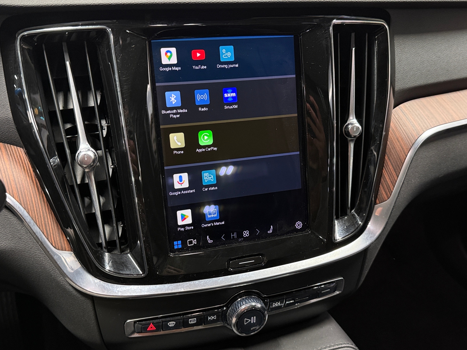 Thumbnail: 2023 Volvo S60 - 3