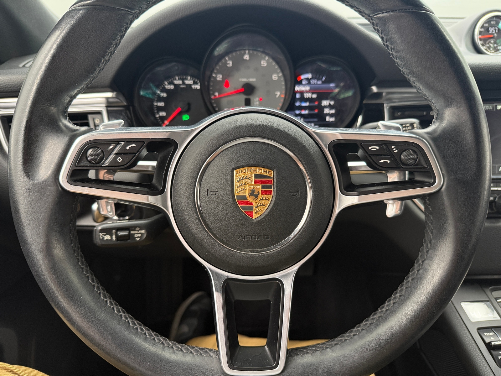 Thumbnail: 2015 Porsche Macan - 4