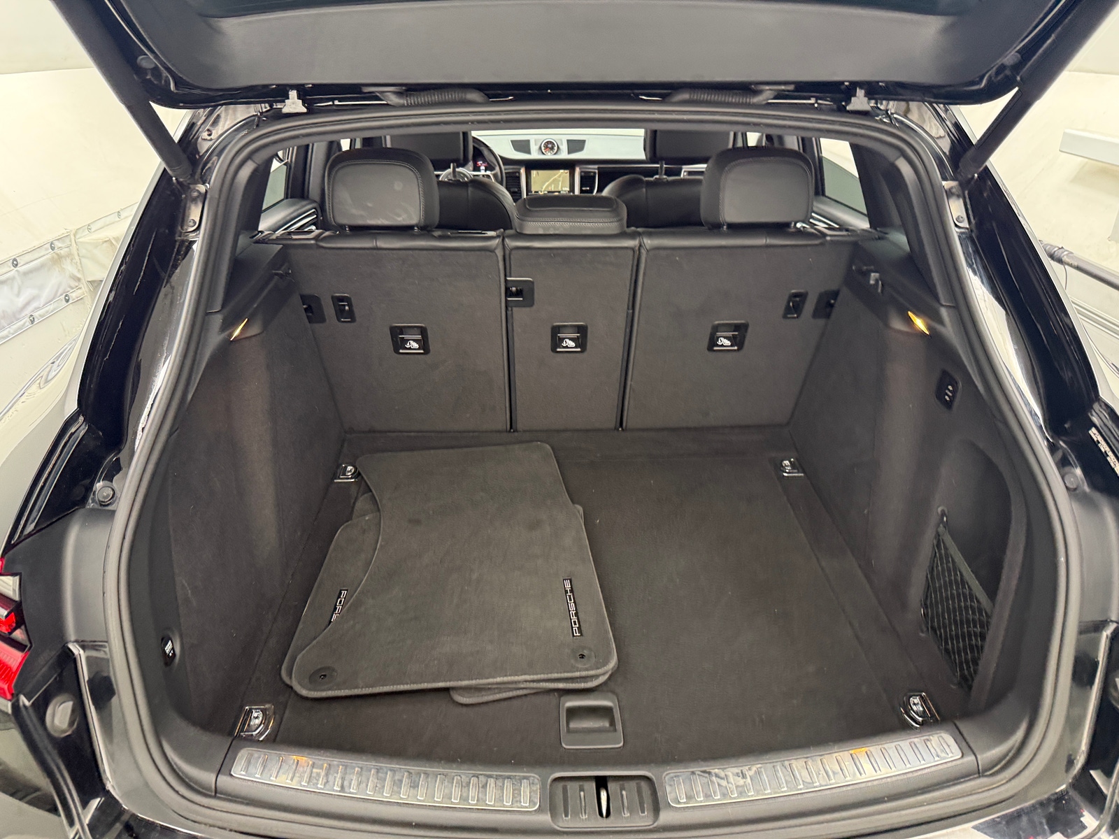 Thumbnail: 2015 Porsche Macan - 6