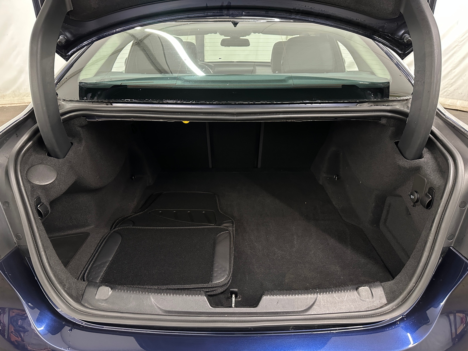 Thumbnail: 2017 Jaguar XE - 6