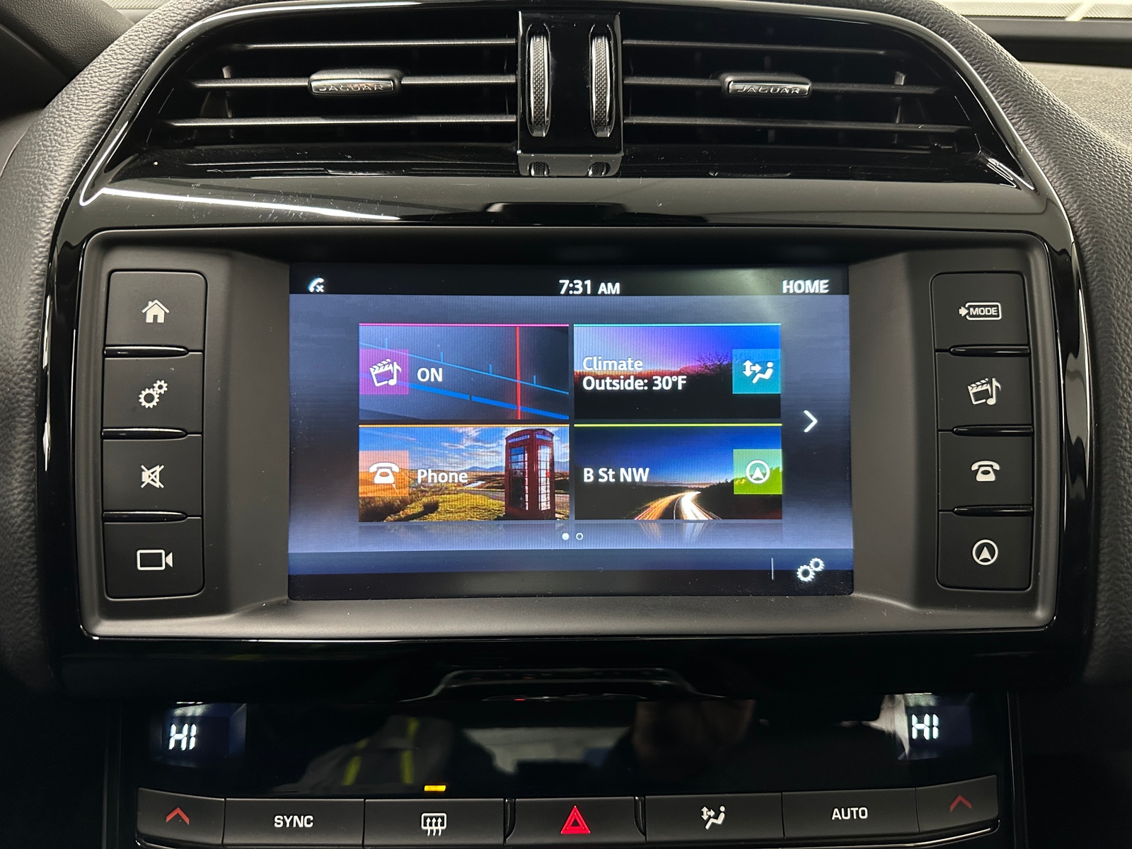 Thumbnail: 2017 Jaguar XE - 3