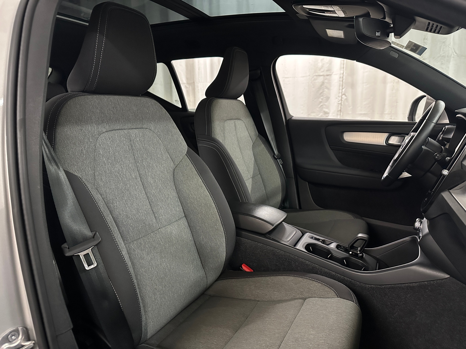 Thumbnail: 2024 Volvo XC40 - 2