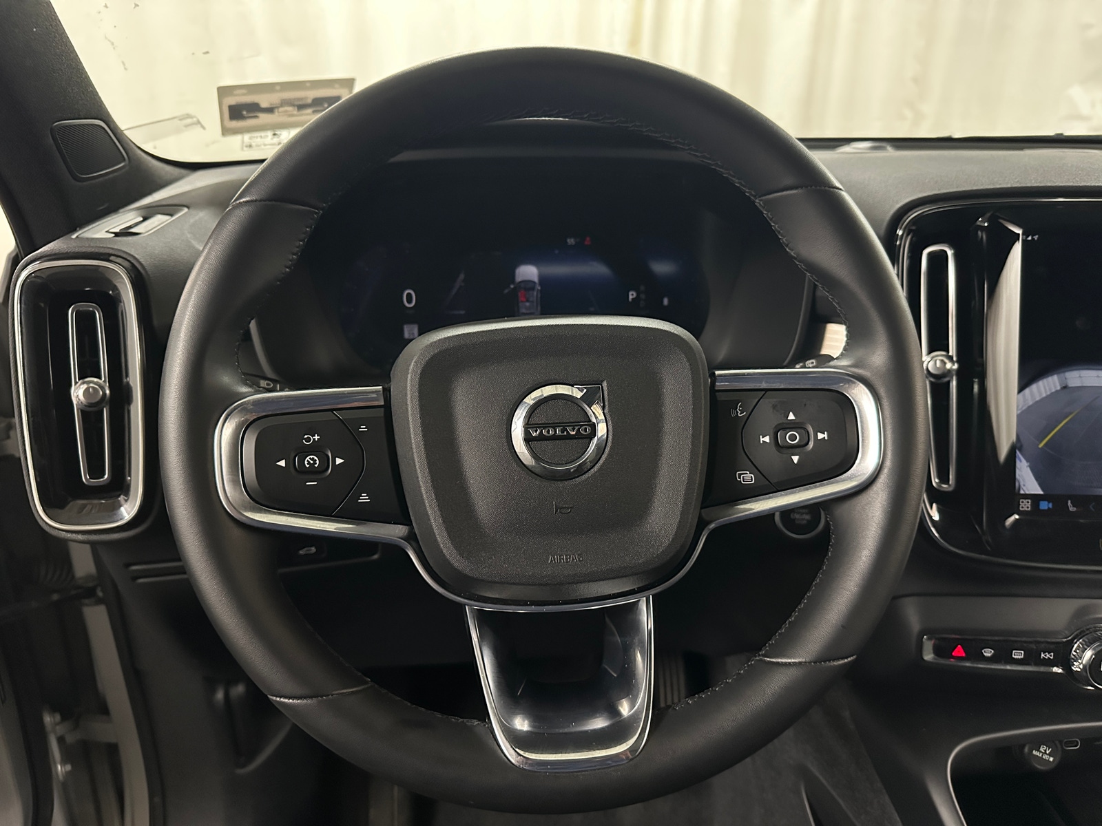 Thumbnail: 2024 Volvo XC40 - 5