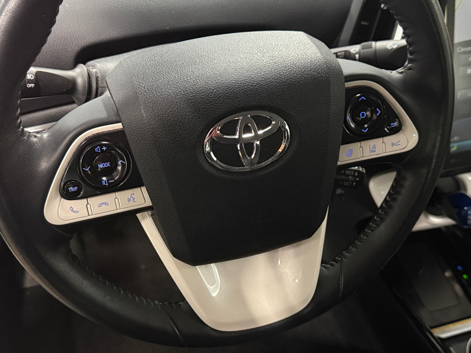 Thumbnail: 2017 Toyota Prius Prime - 4