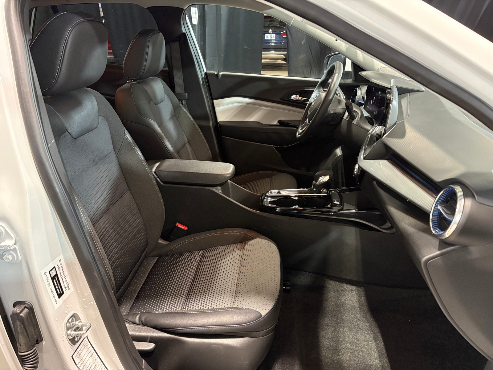 Thumbnail: 2025 Chevrolet Trax - 2