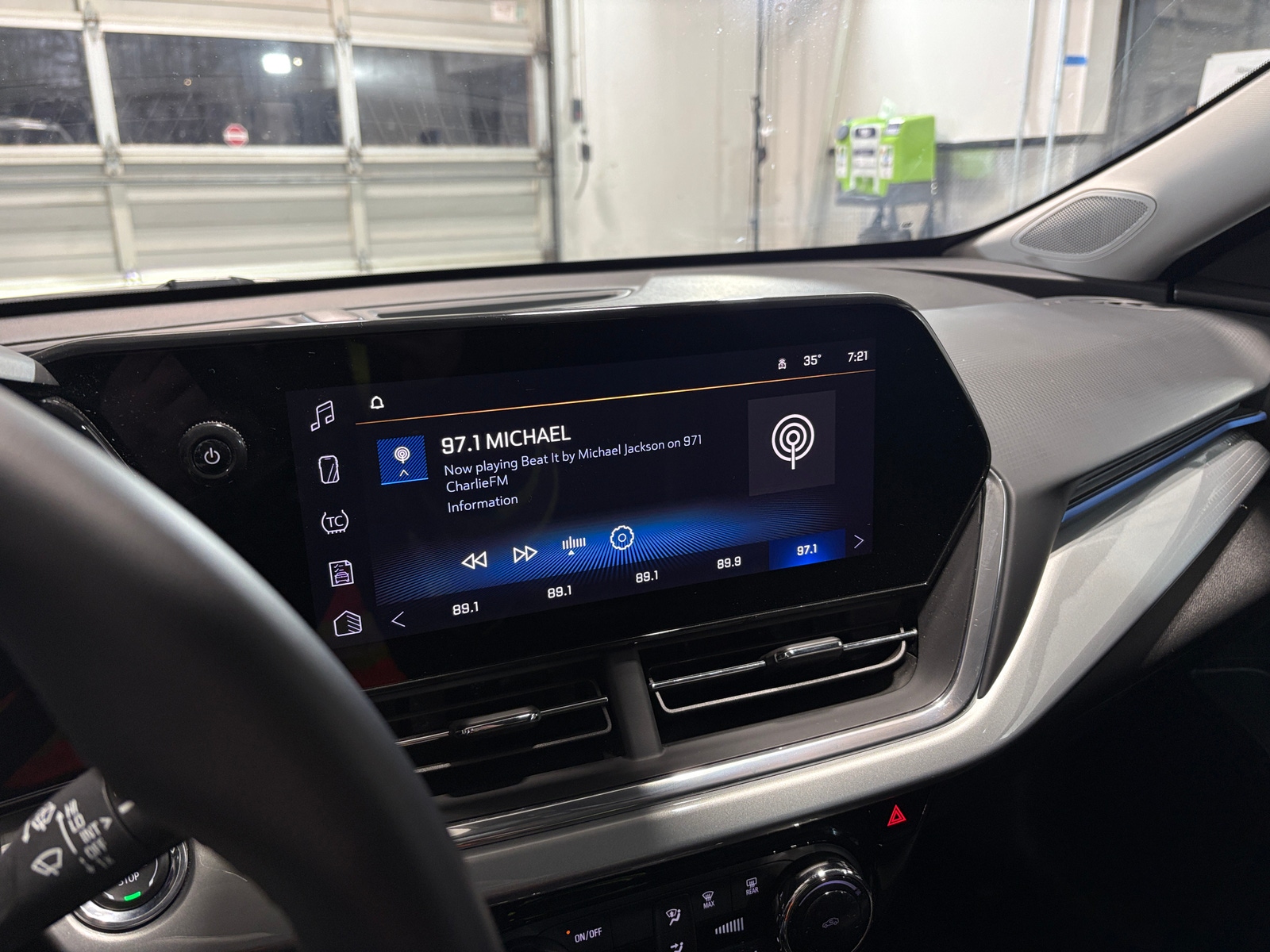 Thumbnail: 2025 Chevrolet Trax - 4