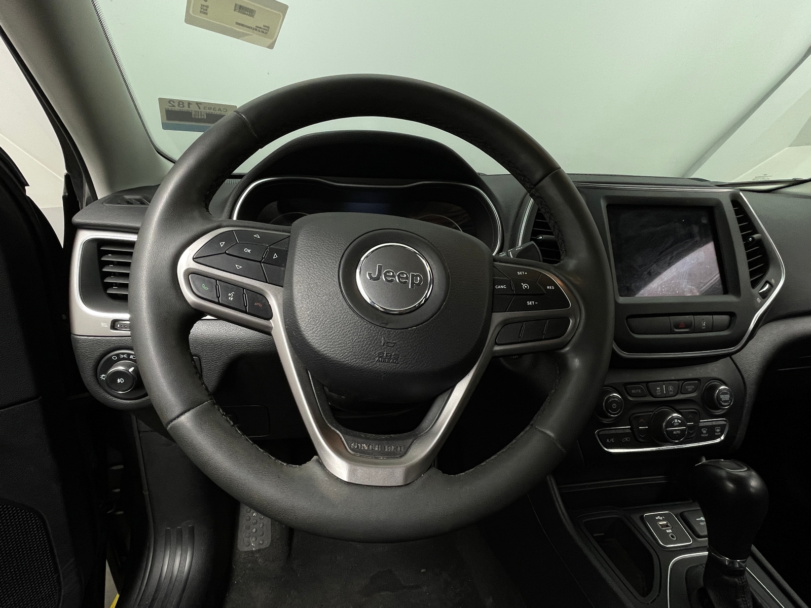 Thumbnail: 2022 Jeep Cherokee - 4