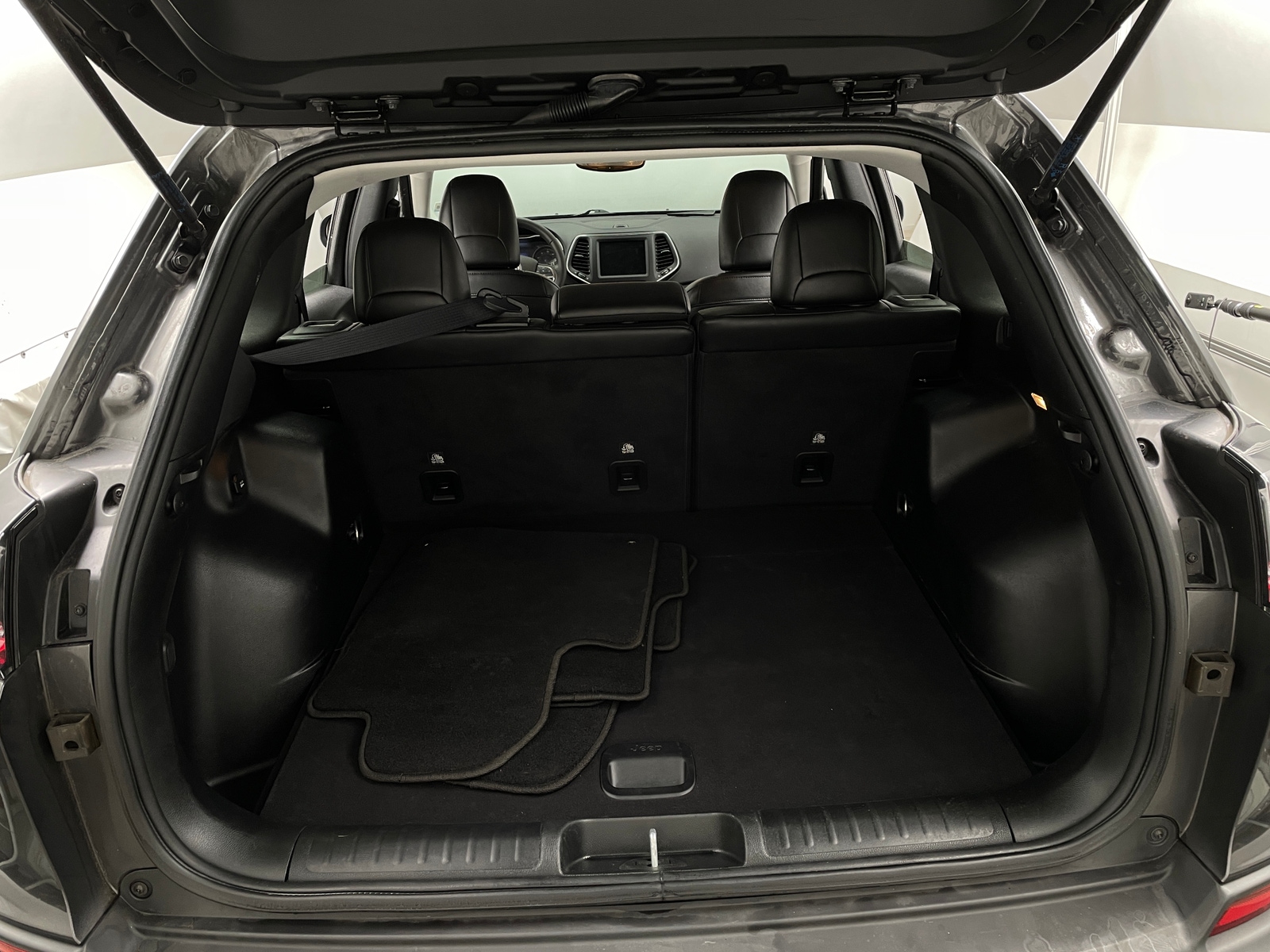 Thumbnail: 2022 Jeep Cherokee - 6