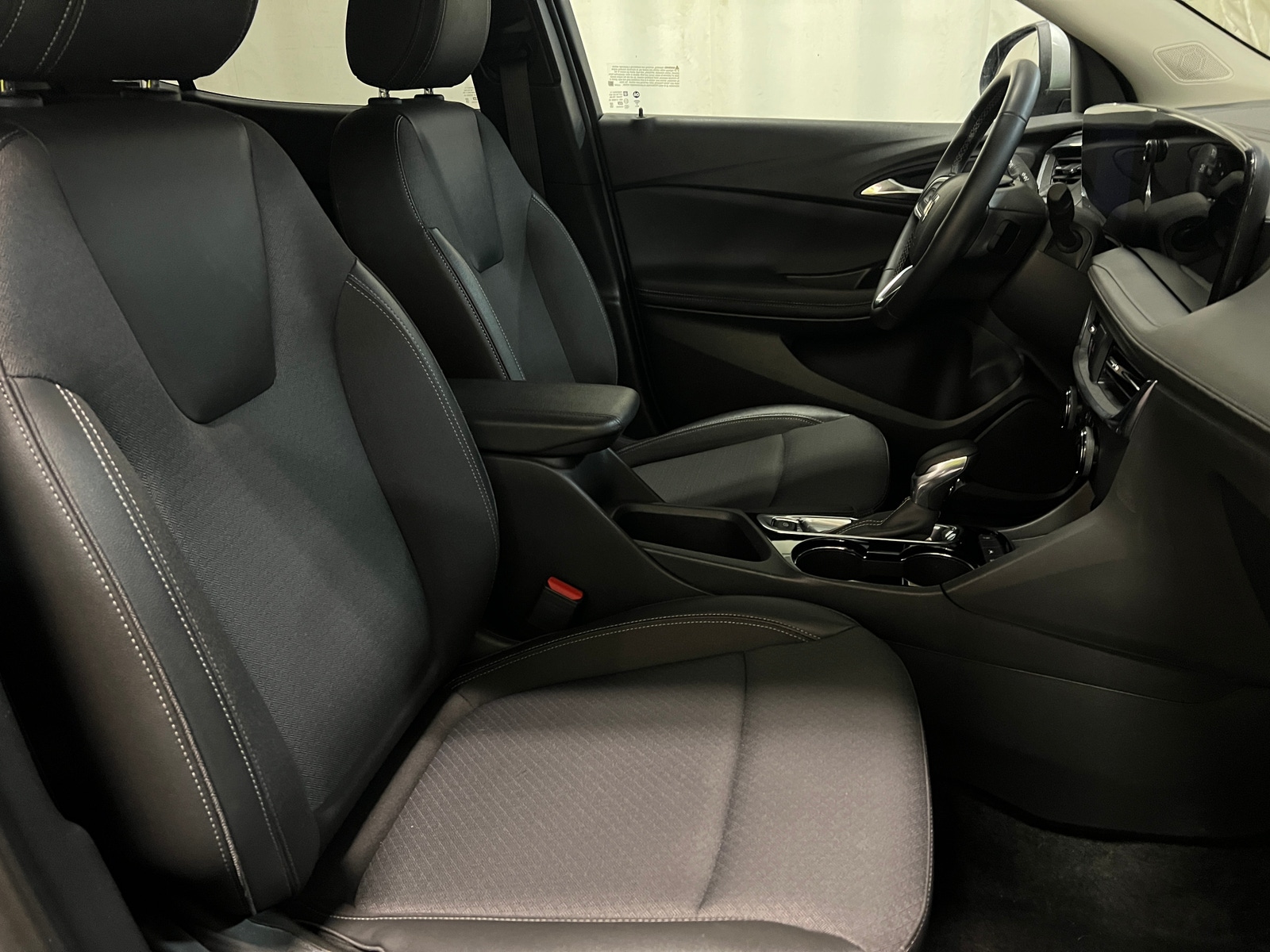 Thumbnail: 2025 Buick Encore GX - 2