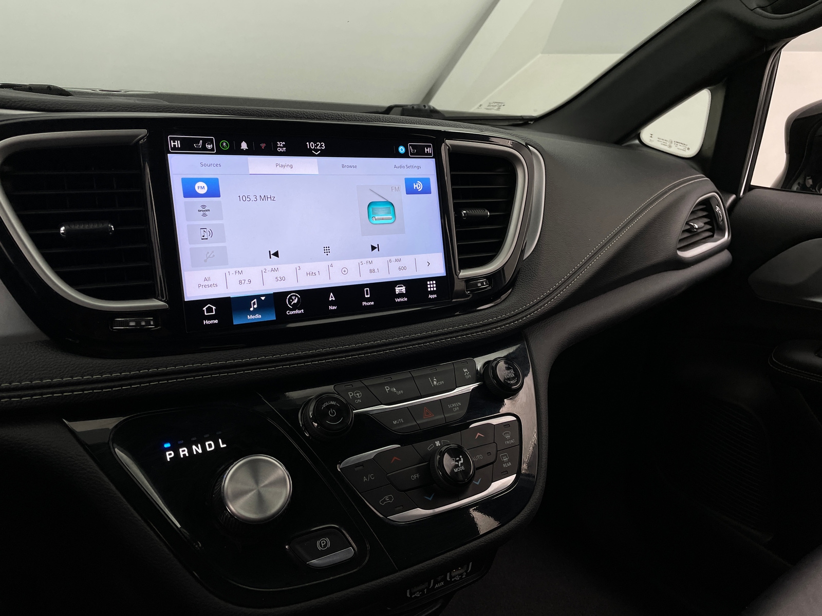 Thumbnail: 2024 Chrysler Pacifica - 3