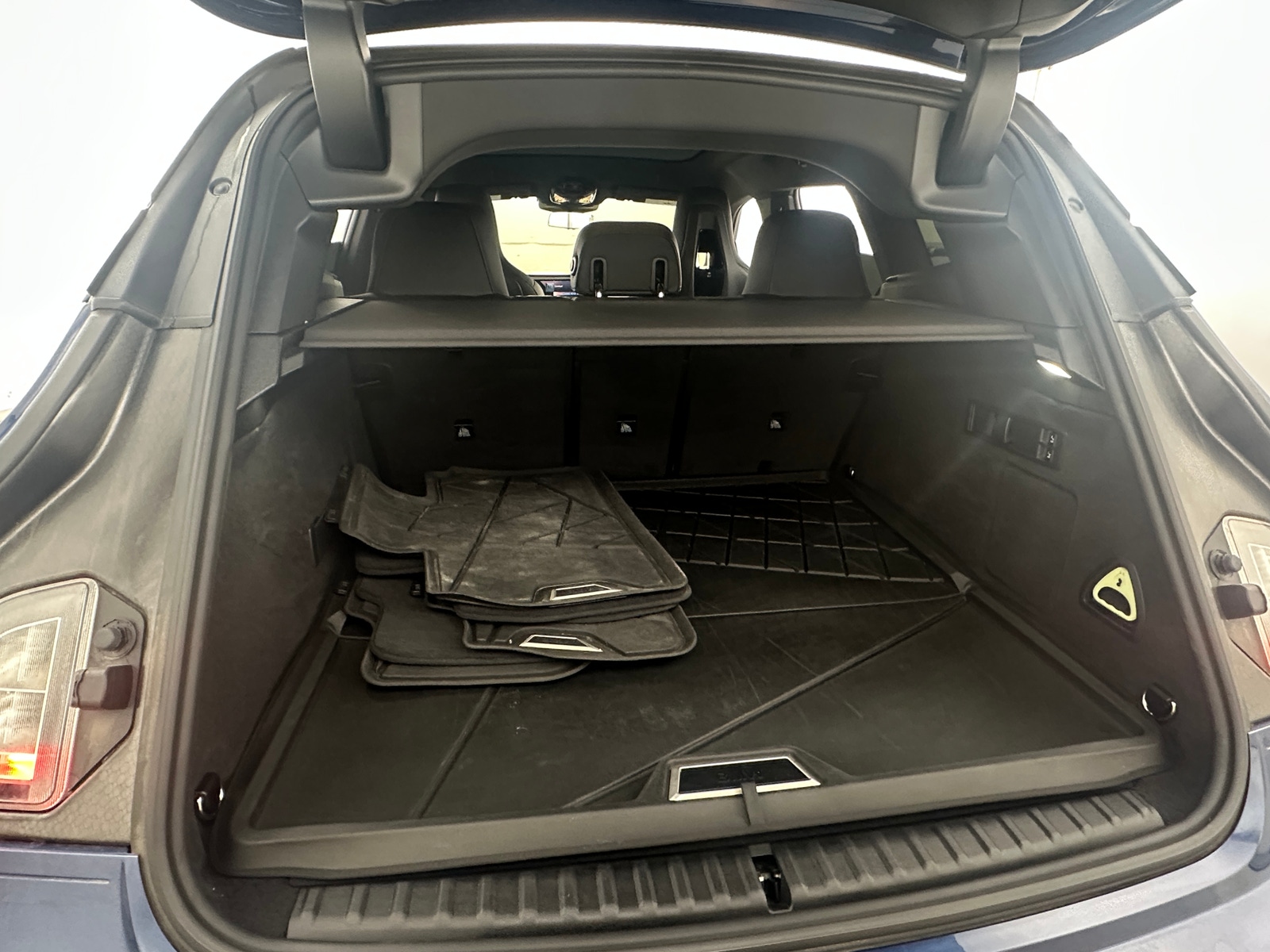 Thumbnail: 2025 BMW iX - 6