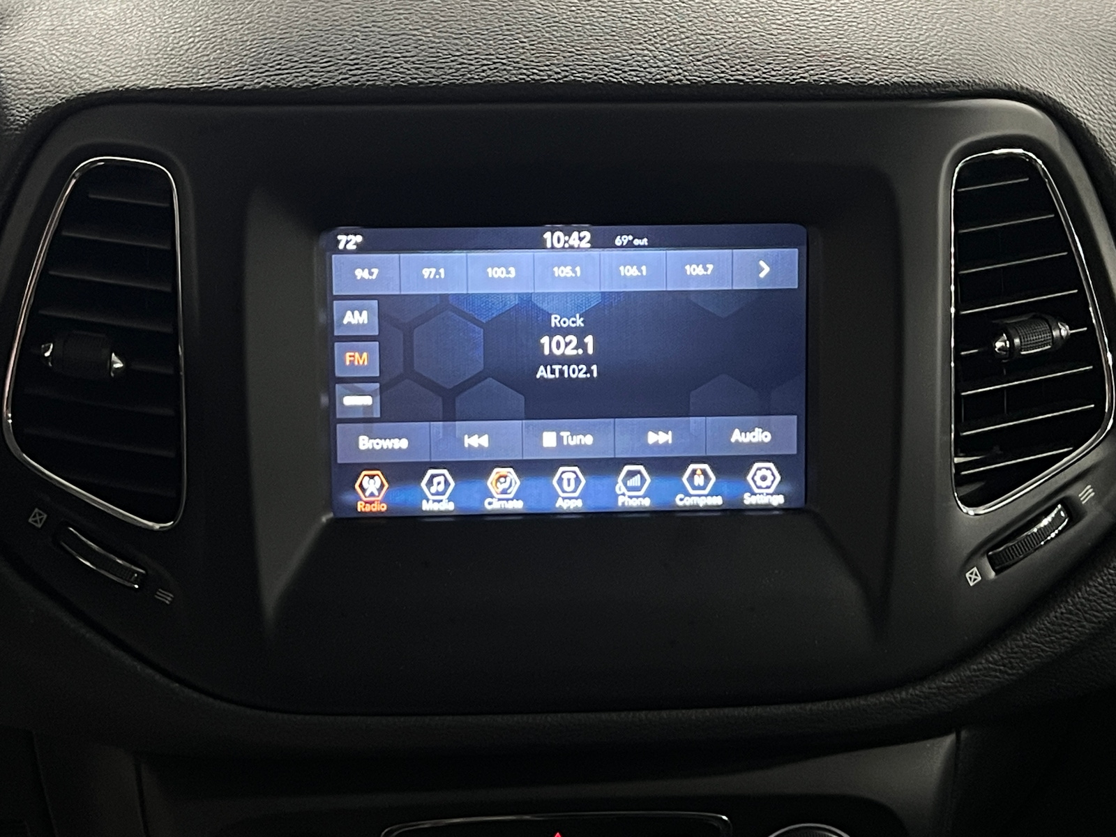 Thumbnail: 2018 Jeep Compass - 4