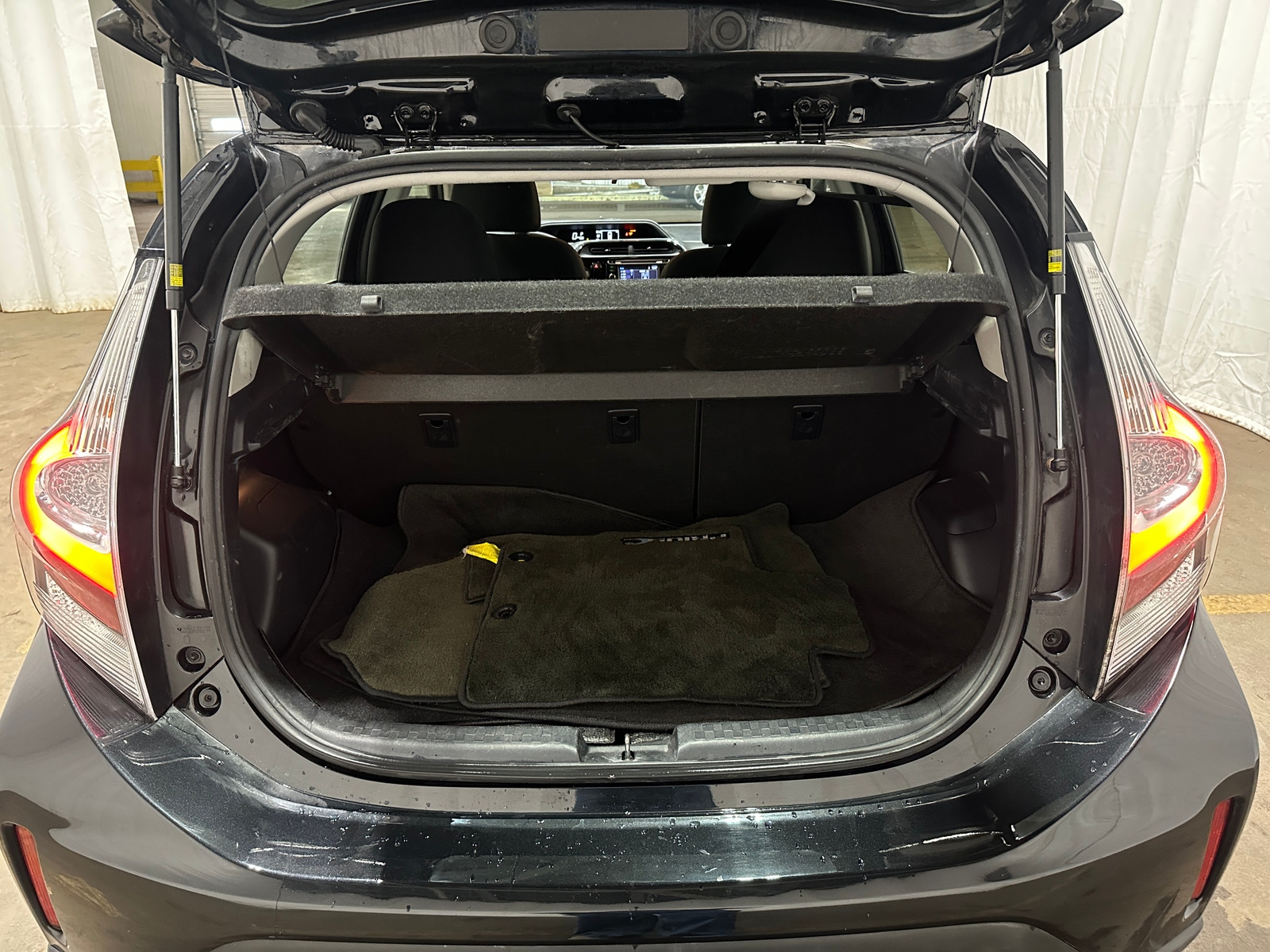 Thumbnail: 2019 Toyota Prius c - 7