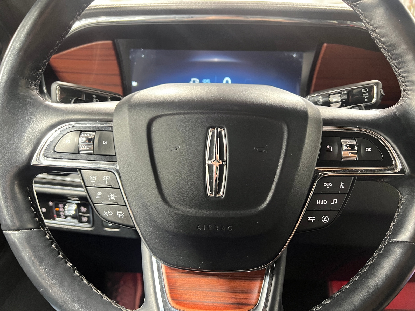 Thumbnail: 2024 Lincoln Navigator - 4