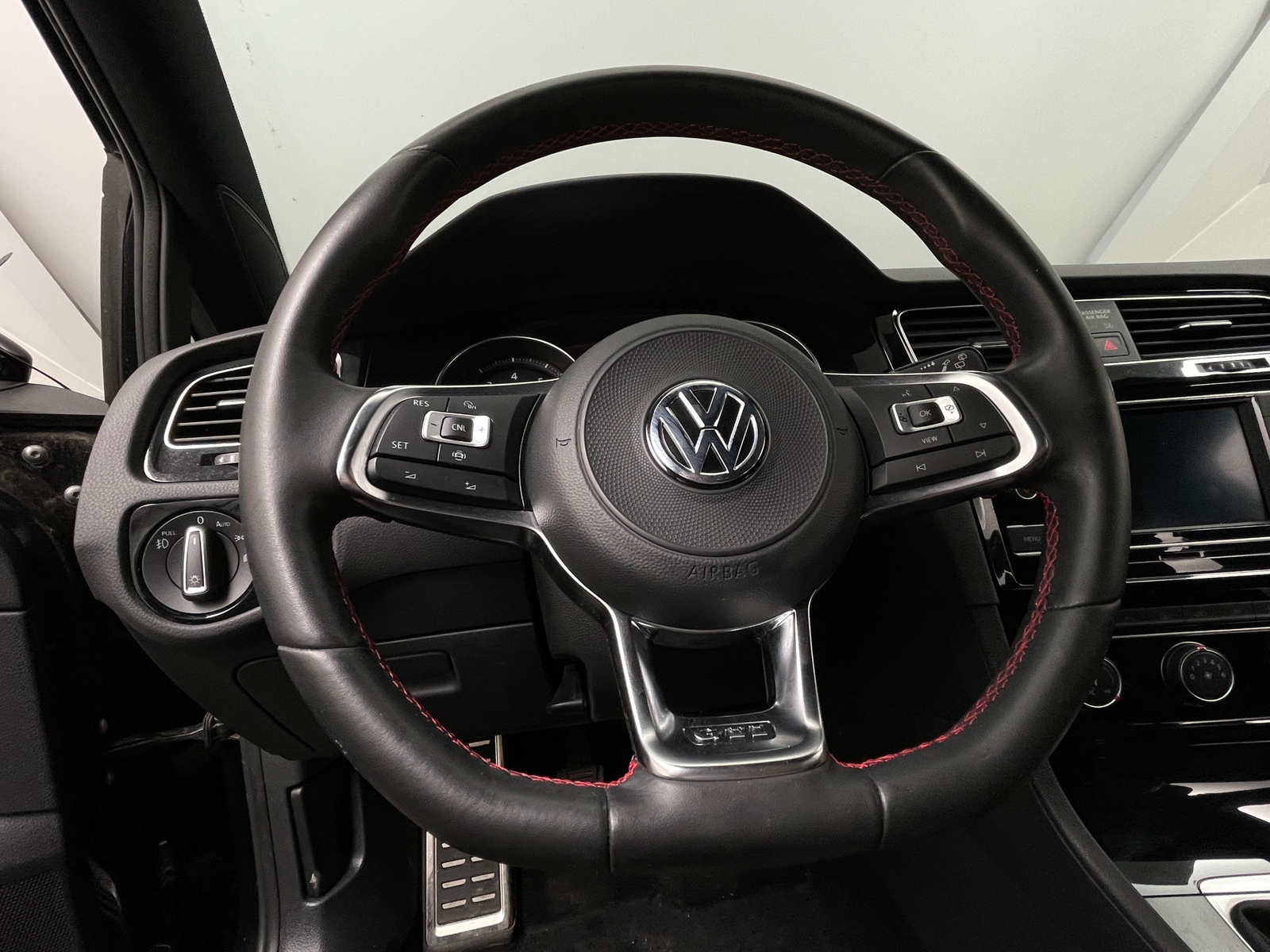 Thumbnail: 2020 Volkswagen Golf - 5