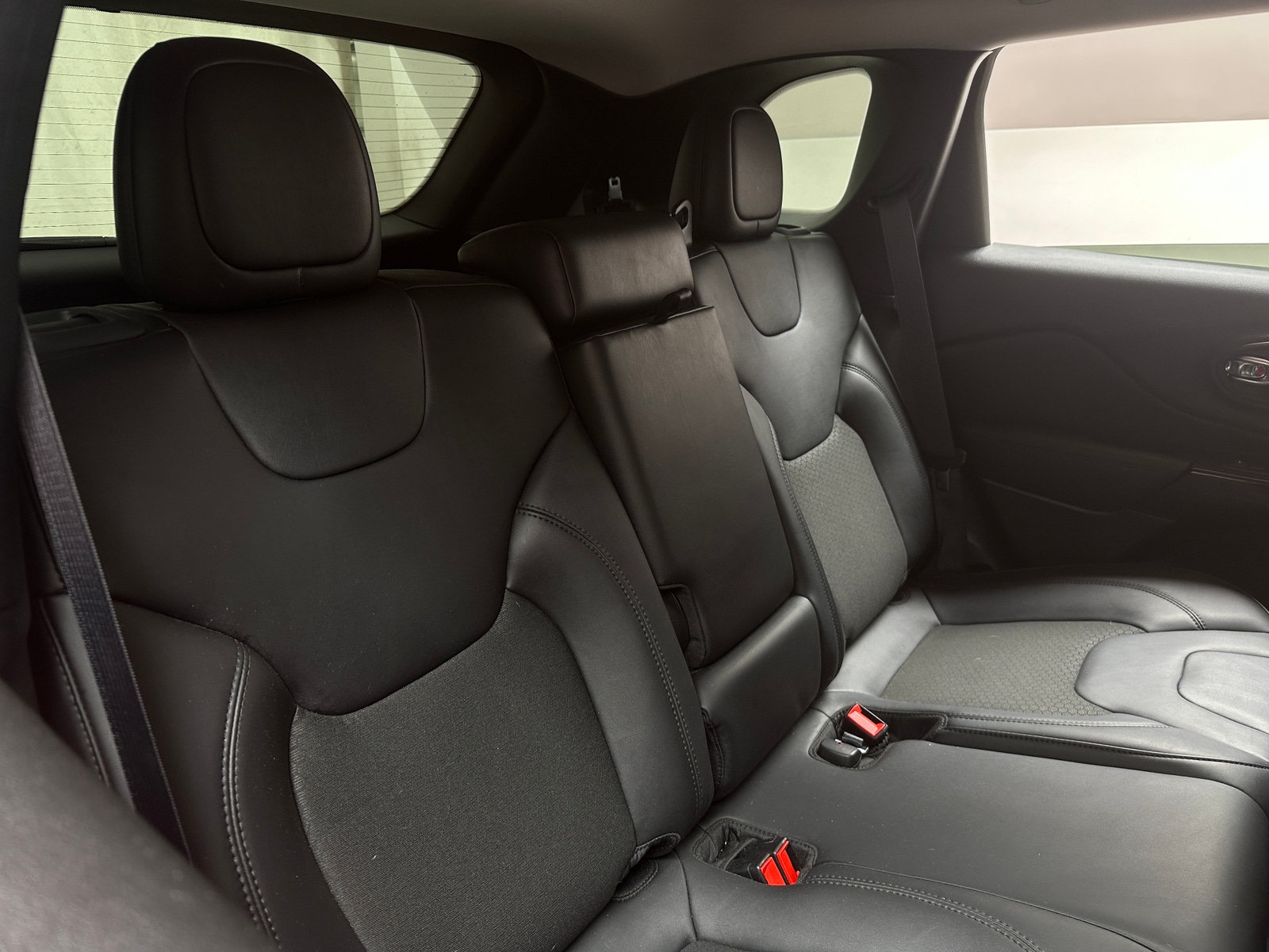 Thumbnail: 2021 Jeep Cherokee - 6