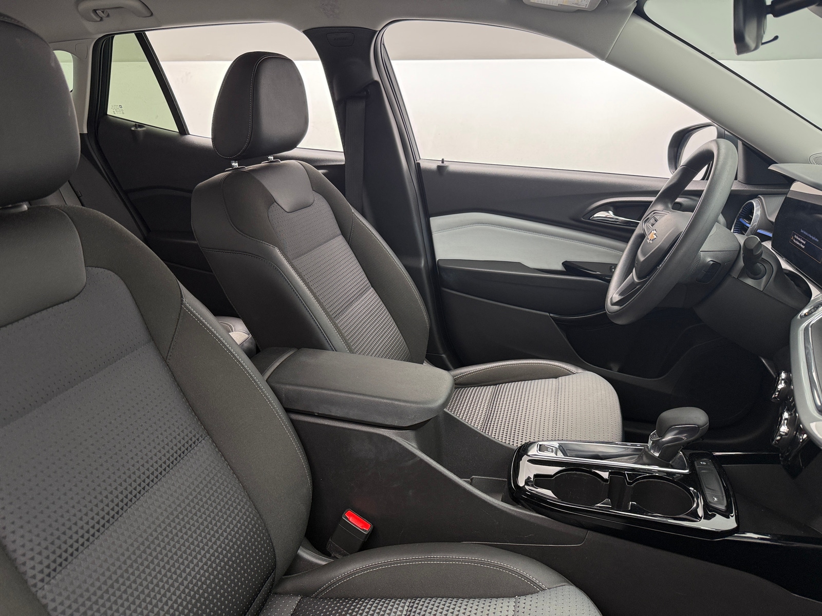 Thumbnail: 2025 Chevrolet Trax - 2