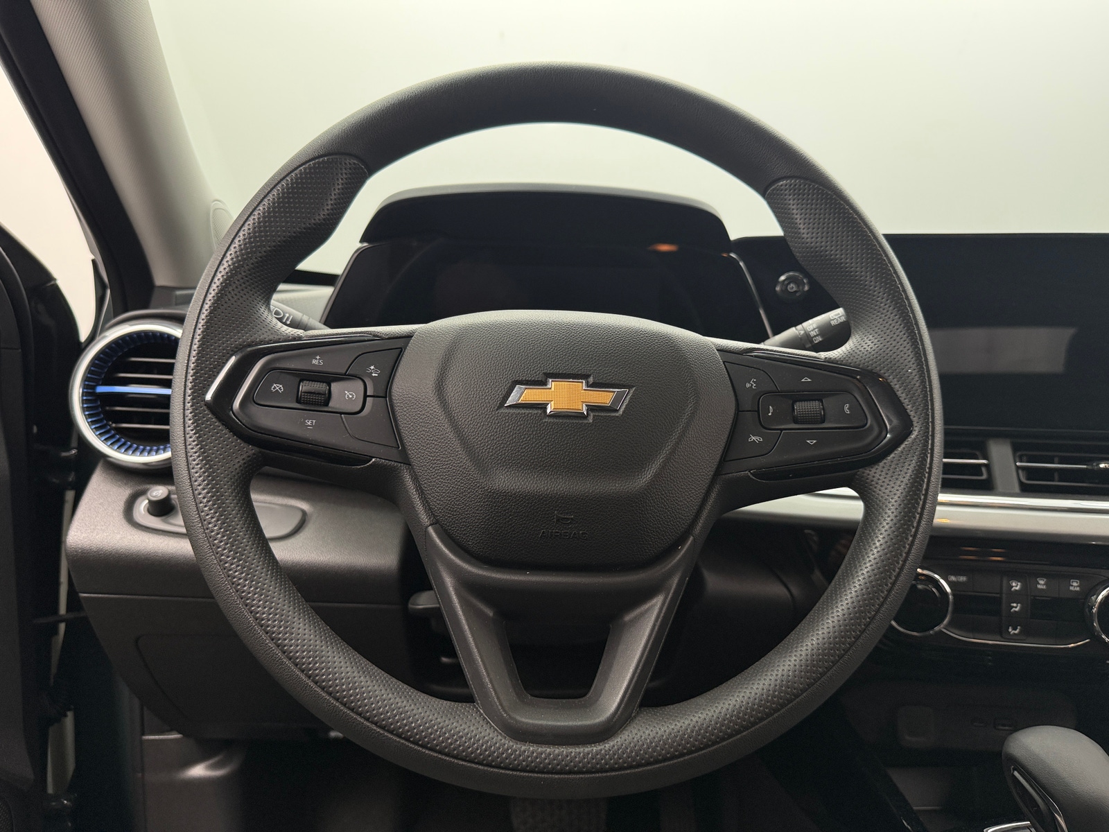 Thumbnail: 2025 Chevrolet Trax - 5