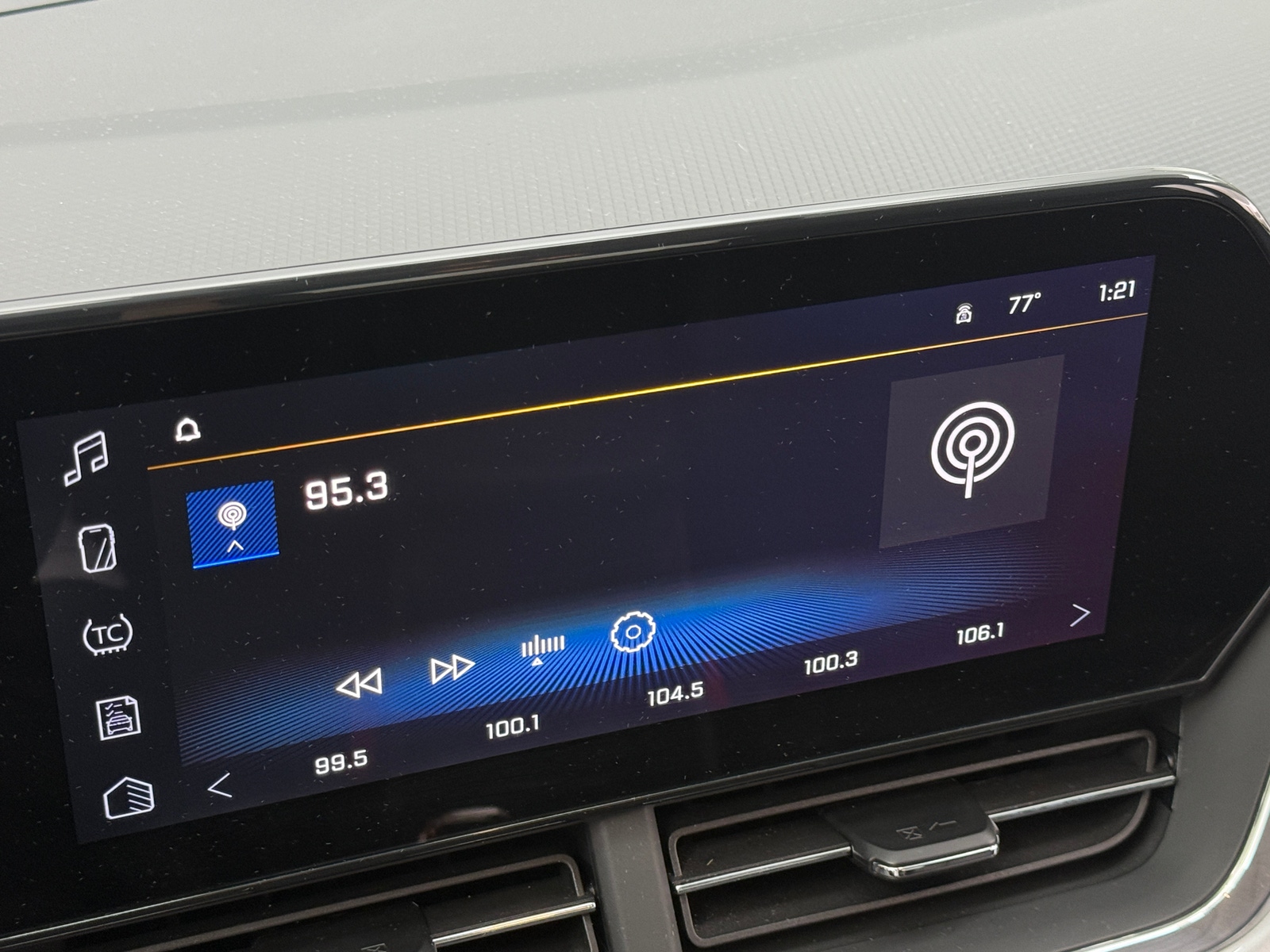 Thumbnail: 2025 Chevrolet Trax - 4