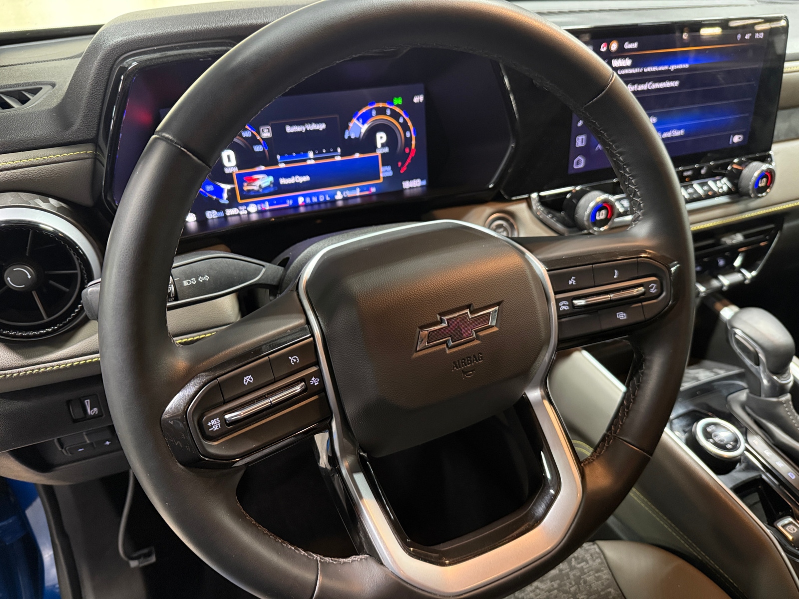 Thumbnail: 2024 Chevrolet Colorado - 5