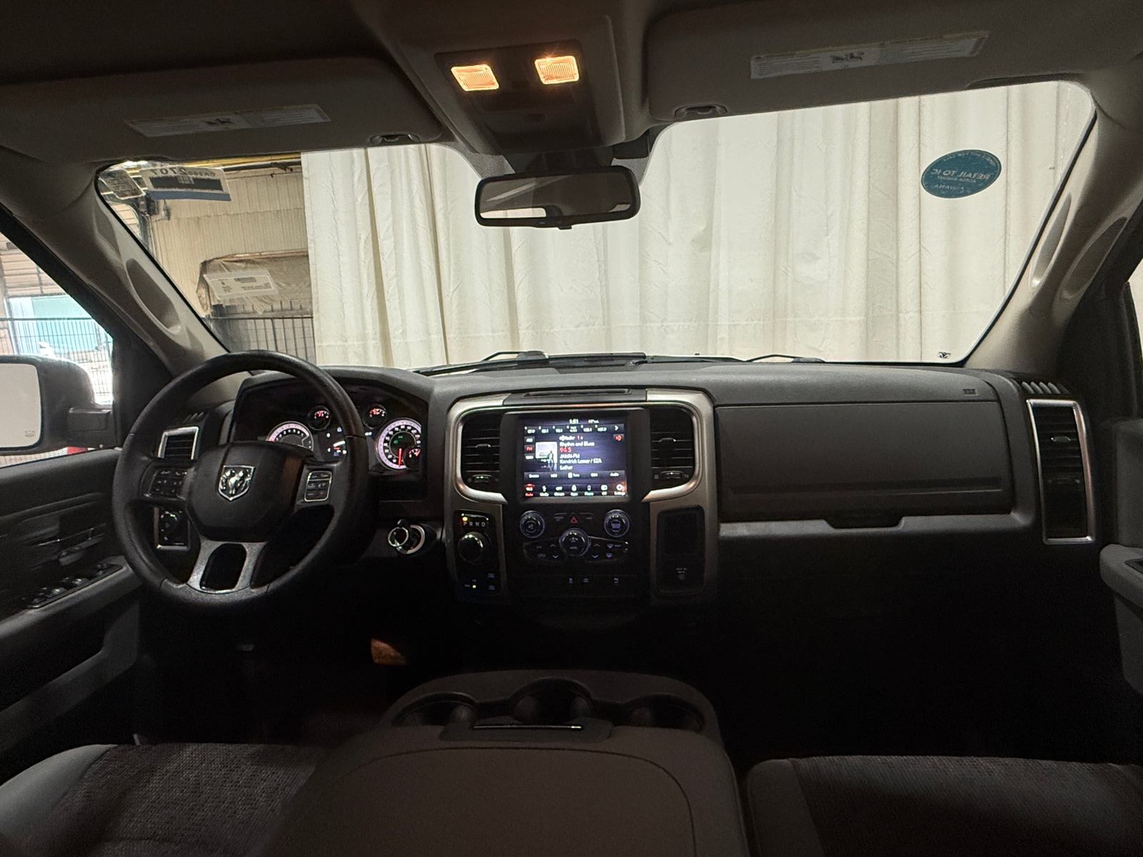 Thumbnail: 2019 RAM 1500 Classic - 3